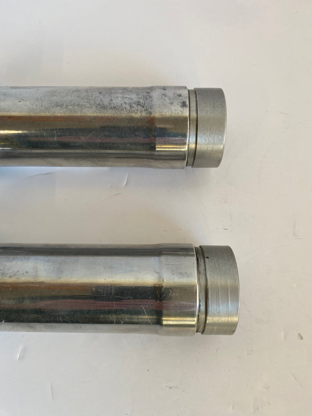 Jeu de fourreaux de fourche 35mm Kayaba Harley Davidson REF 45974-73 & 45976-73