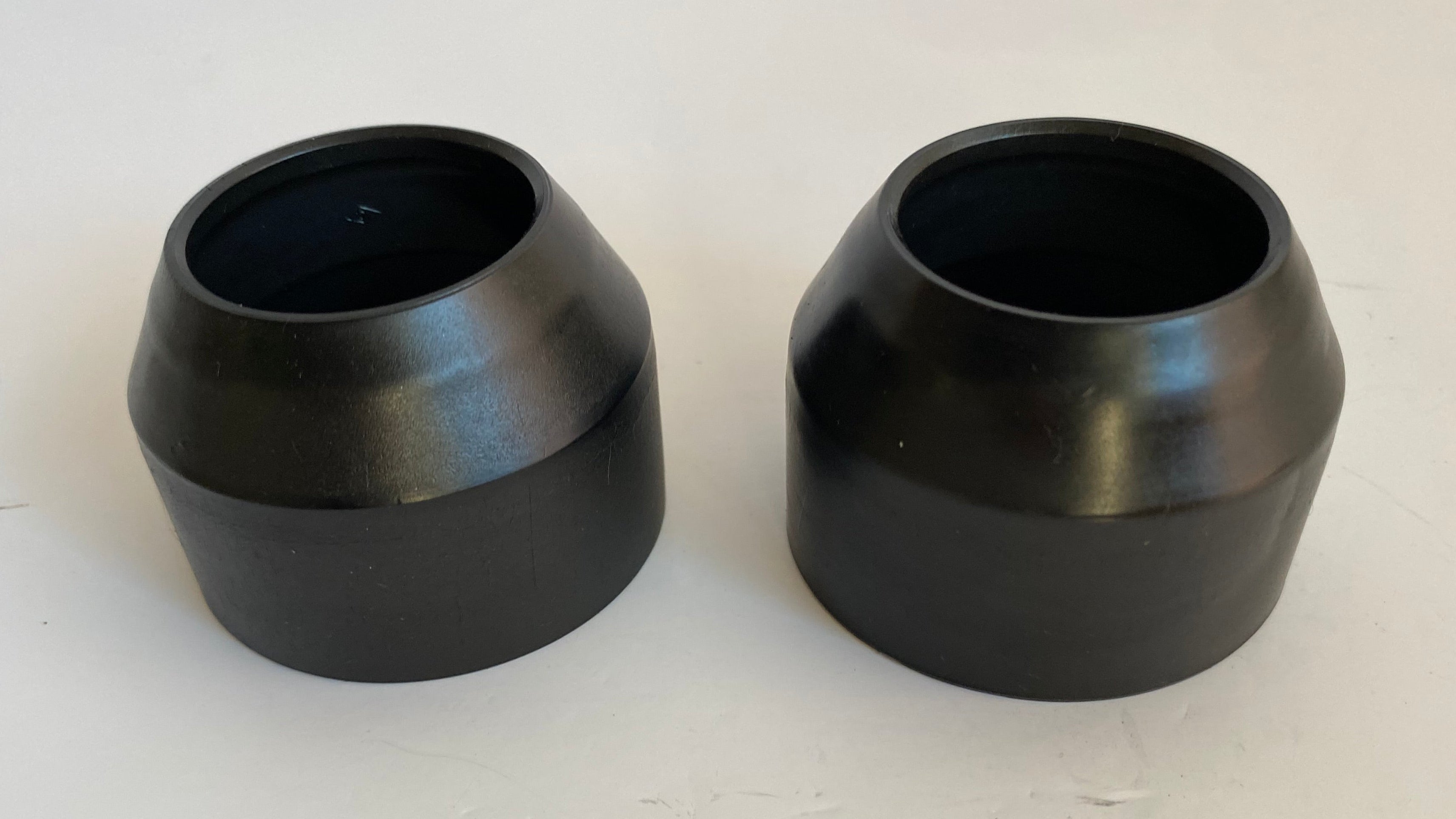 Jeu de 2 caches poussières fourche 35mm Kayaba Harley Davidson REF 45983-73