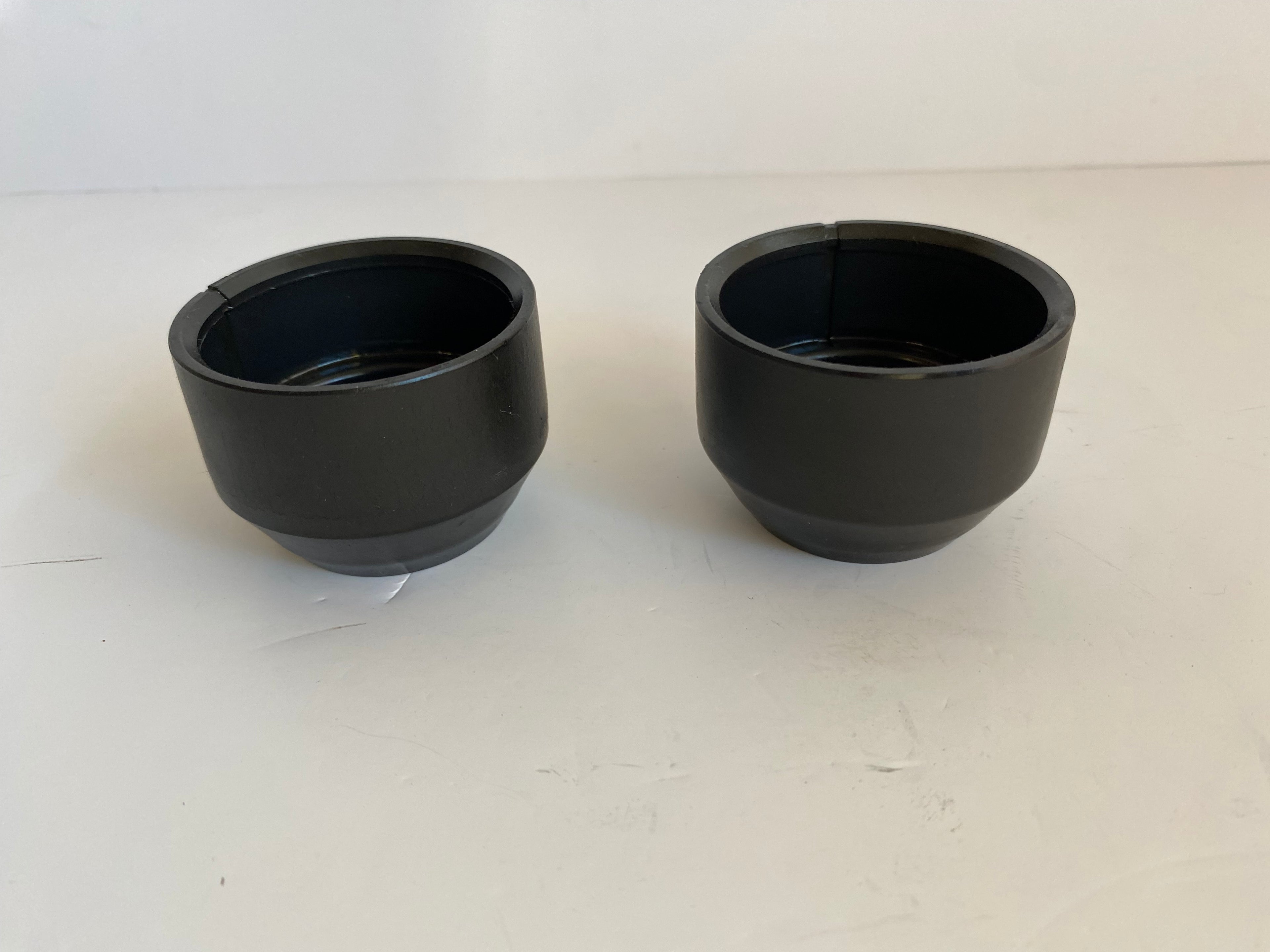 Jeu de 2 caches poussières fourche 35mm Kayaba Harley Davidson REF 45983-73