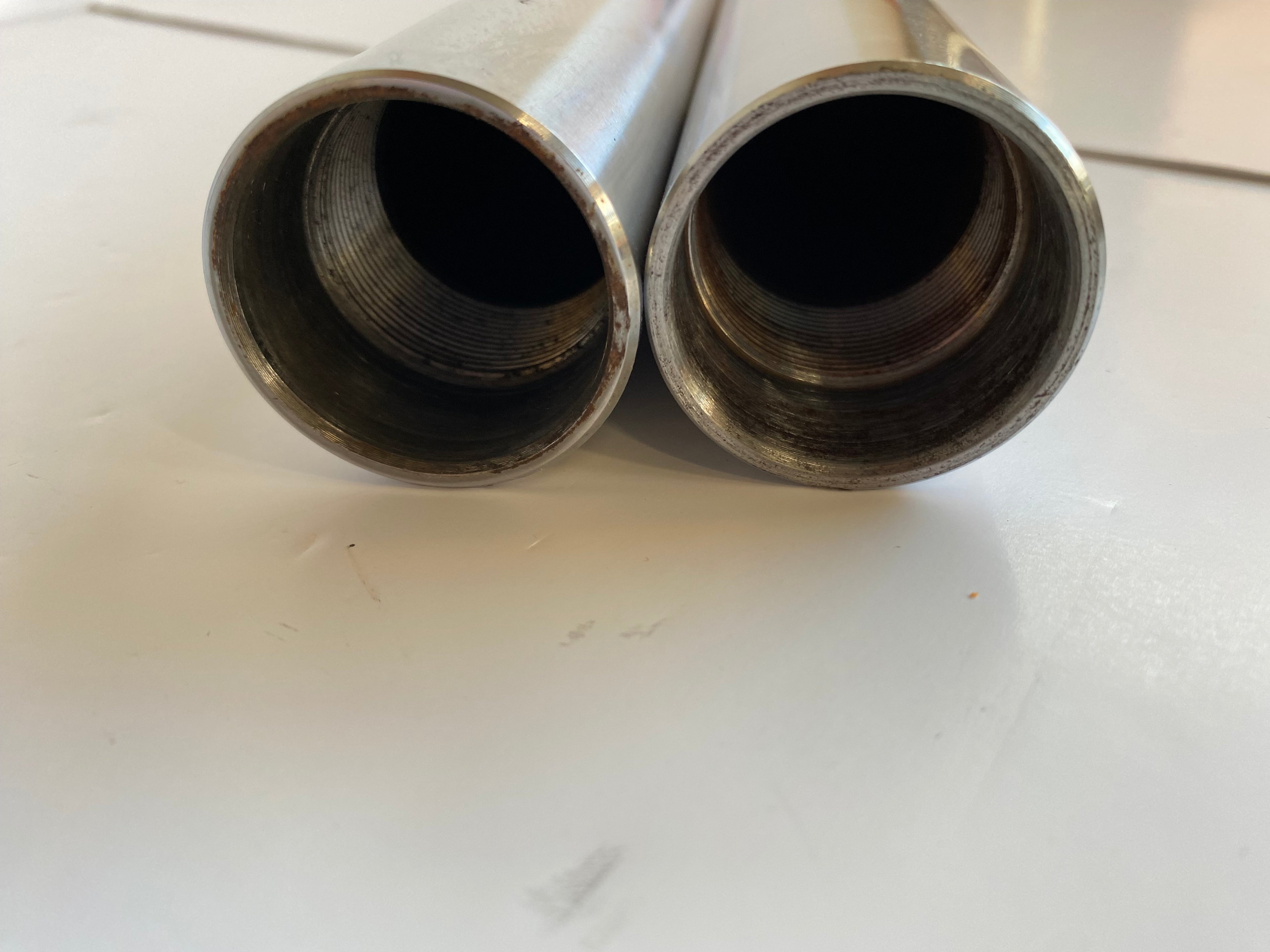 Jeu de 2 tubes de fourche 41 mm x 24-1/4 pouces Shovelhead Harley Davidson REF 45417-80