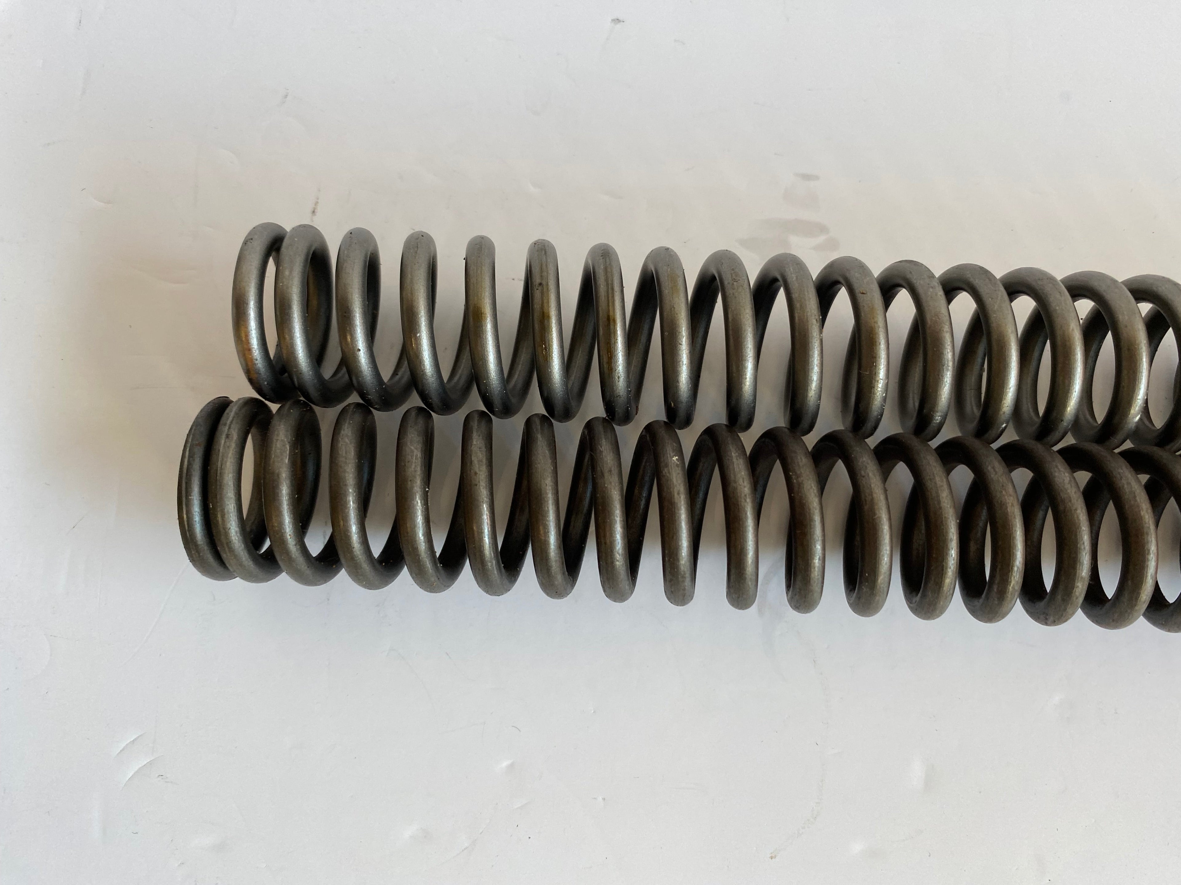 Jeu de 2 ressorts de fourche 41mm x 21-1/2 pouces Harley Davidson REF 46048-80