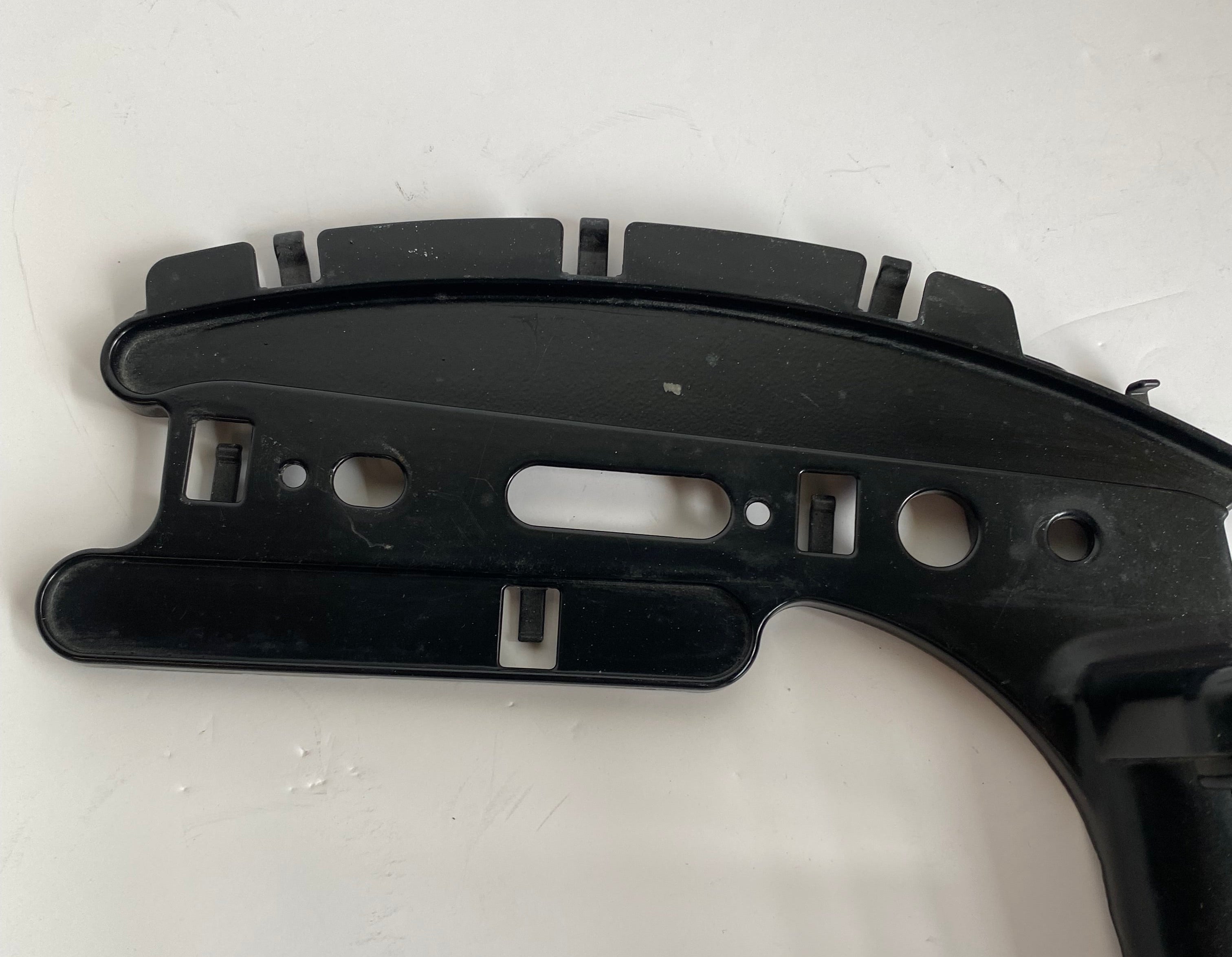 Support de plaque immatriculation latérale Sportster noir Harley Davidson REF OEM 67900155