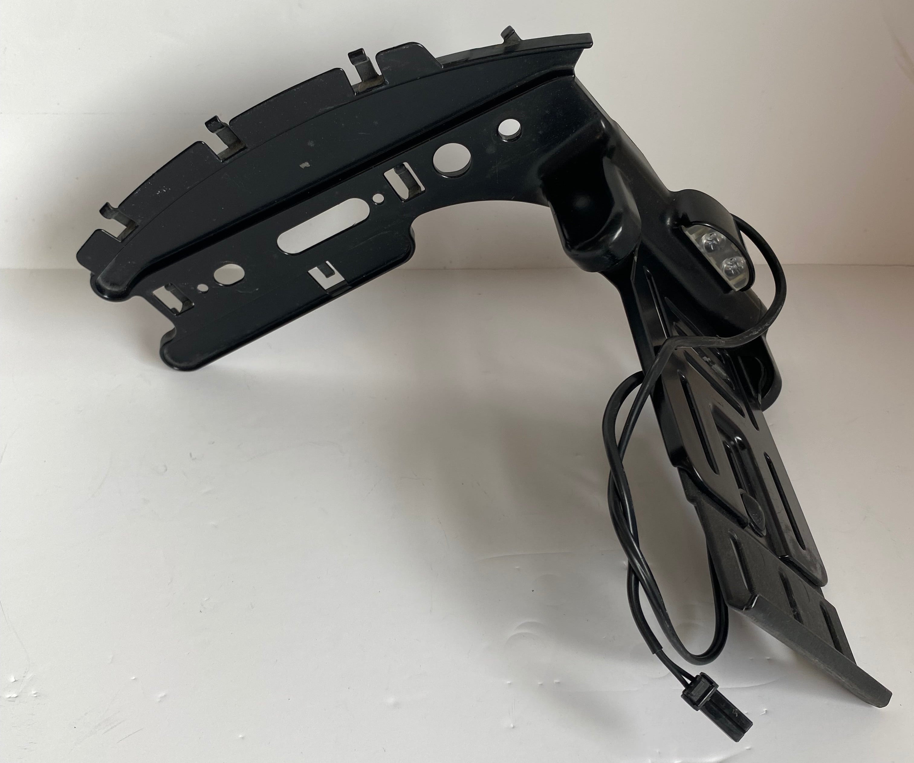 Support de plaque immatriculation latérale Sportster noir Harley Davidson REF OEM 67900155