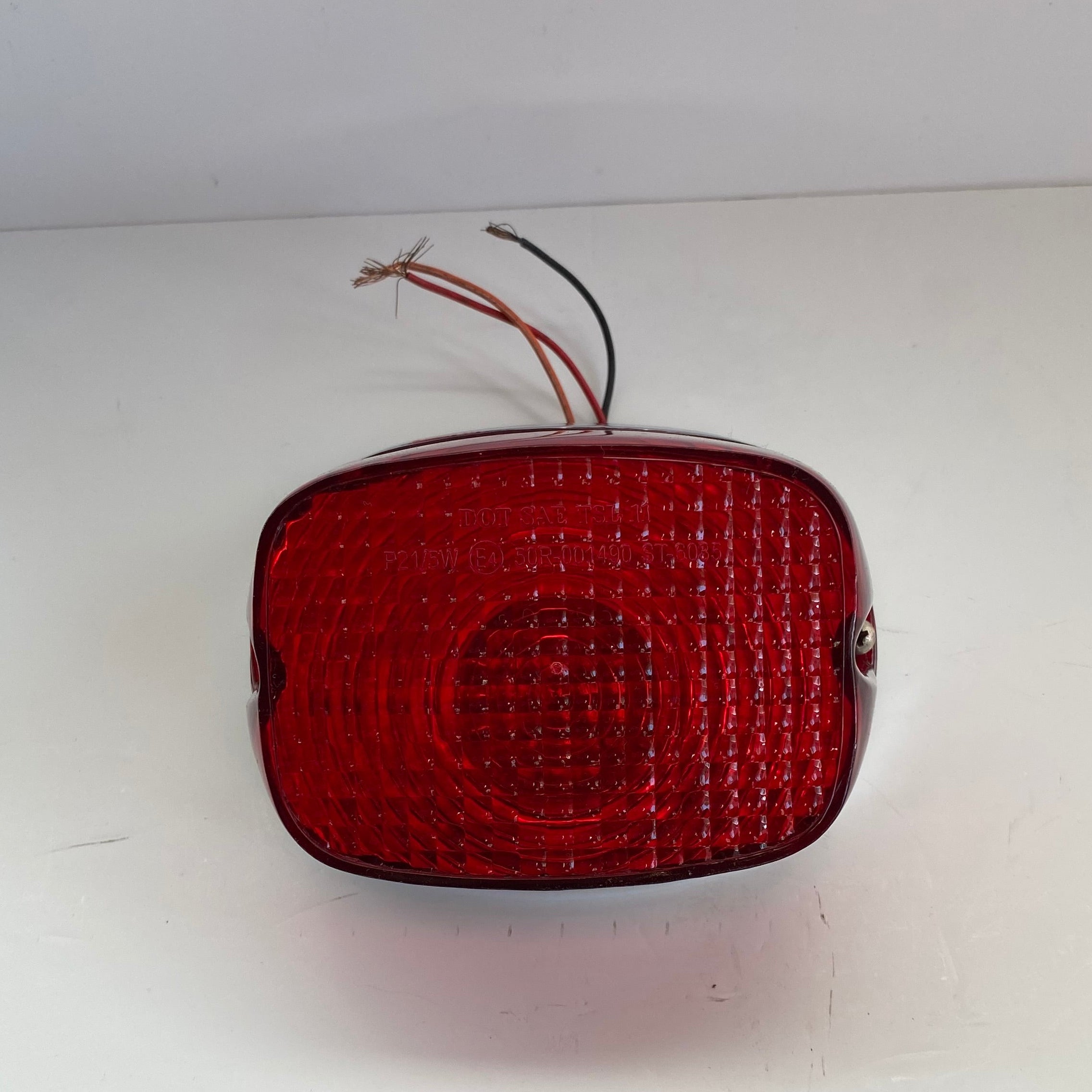 Feu arrière complet Harley Davidson REF OEM : 68049-93B