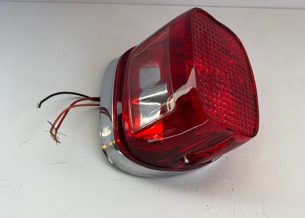 Feu arrière complet Harley Davidson REF OEM : 68049-93B