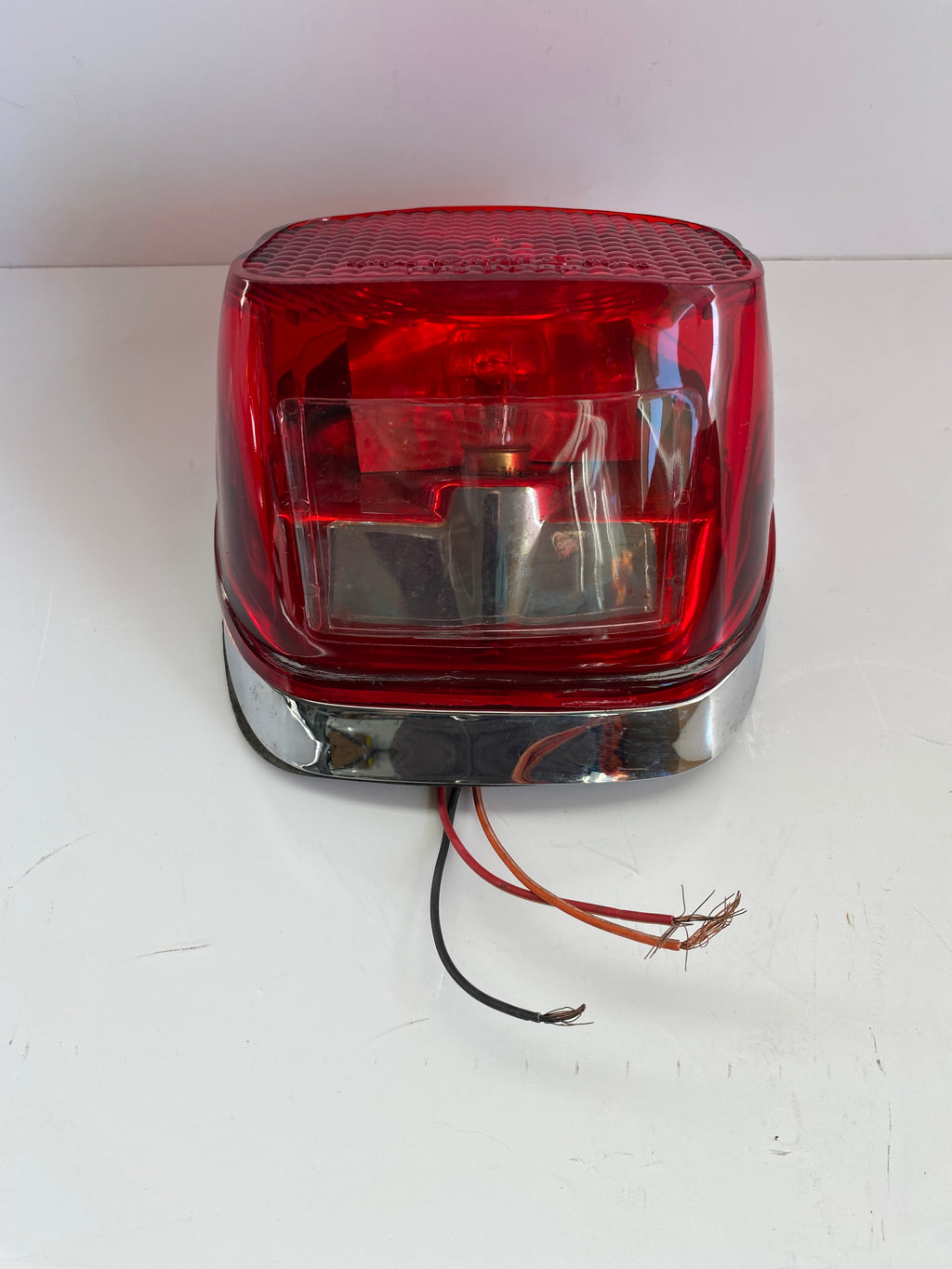 Feu arrière complet Harley Davidson REF OEM : 68049-93B