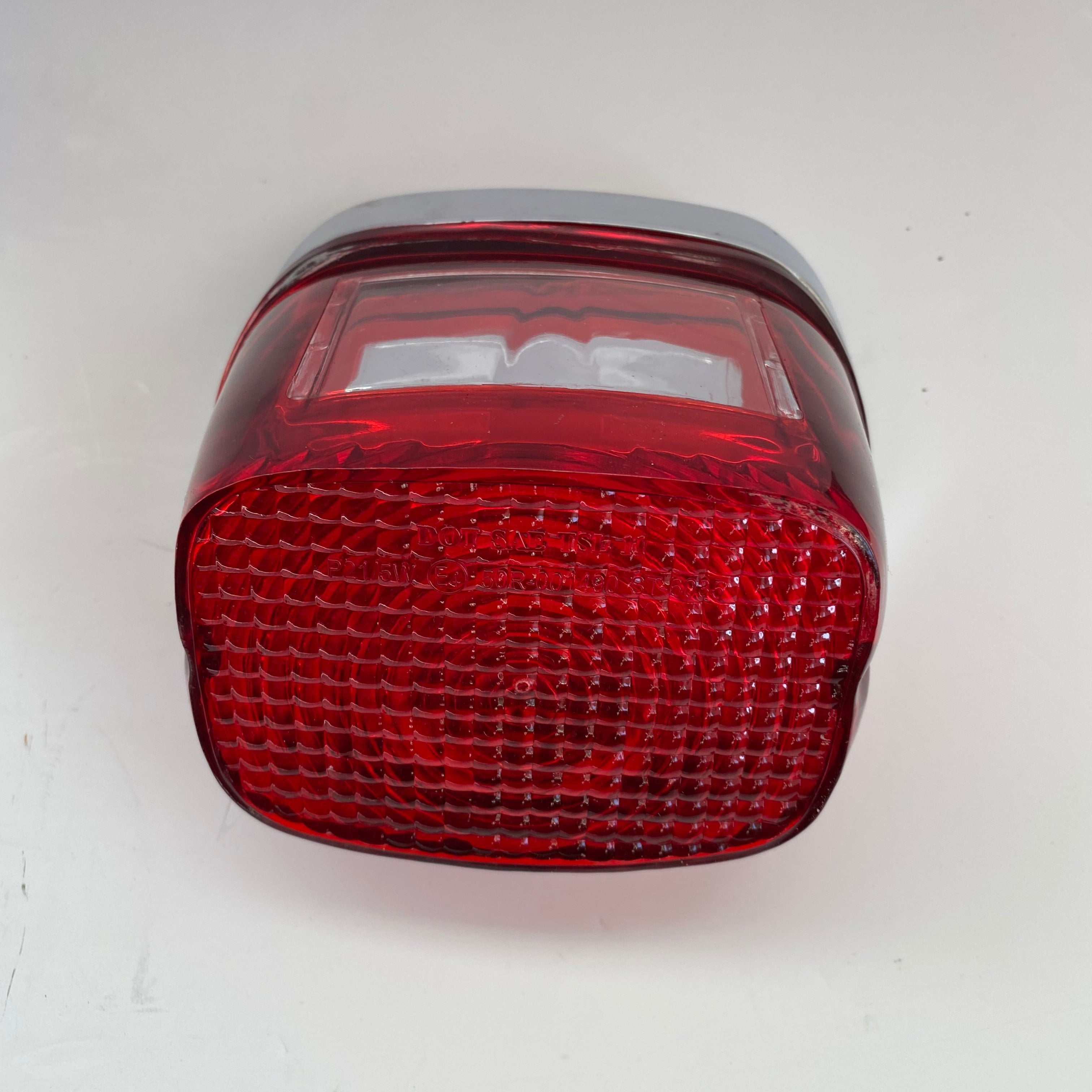 Feu arrière complet Harley Davidson REF OEM : 68049-93B