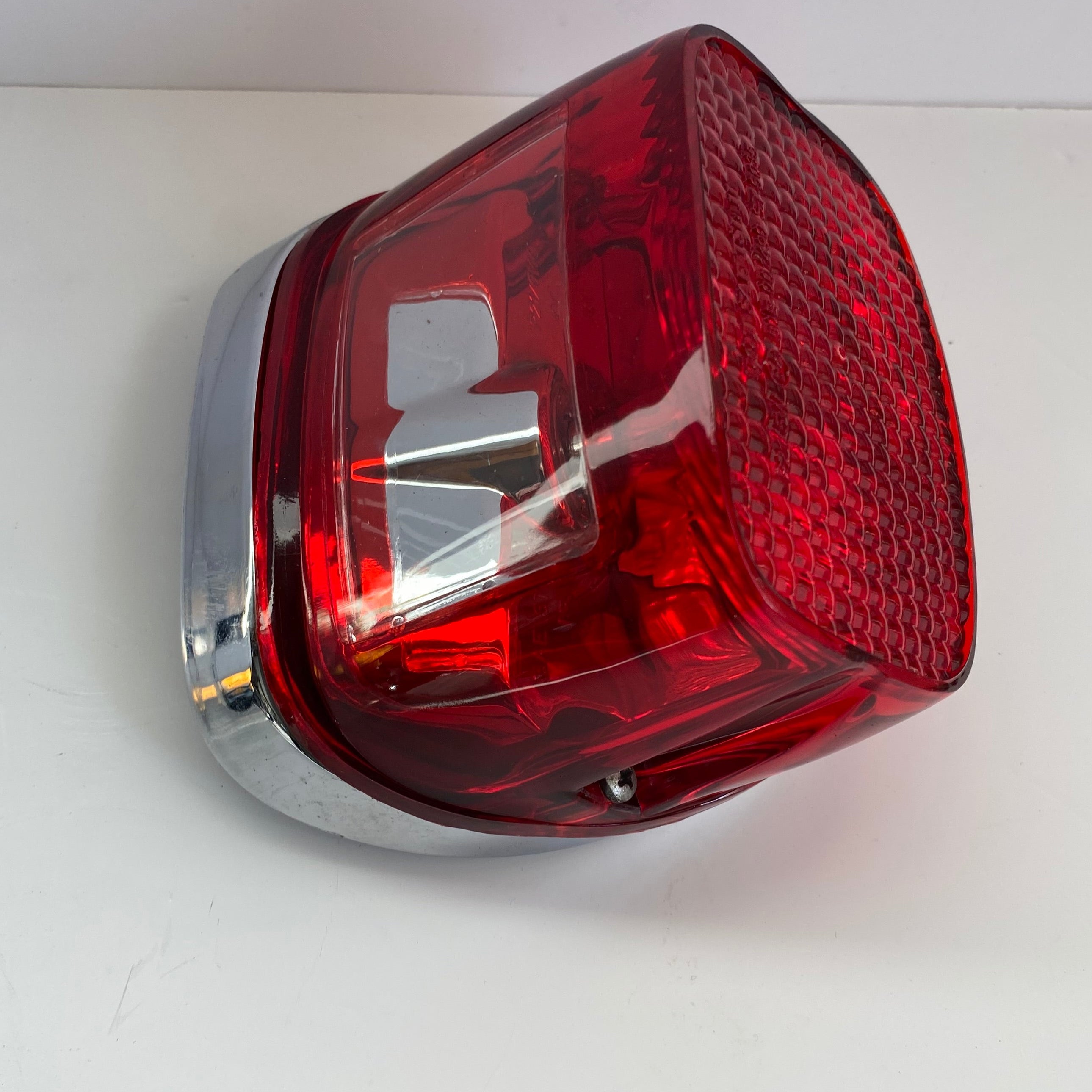 Feu arrière complet Harley Davidson REF OEM : 68049-93B