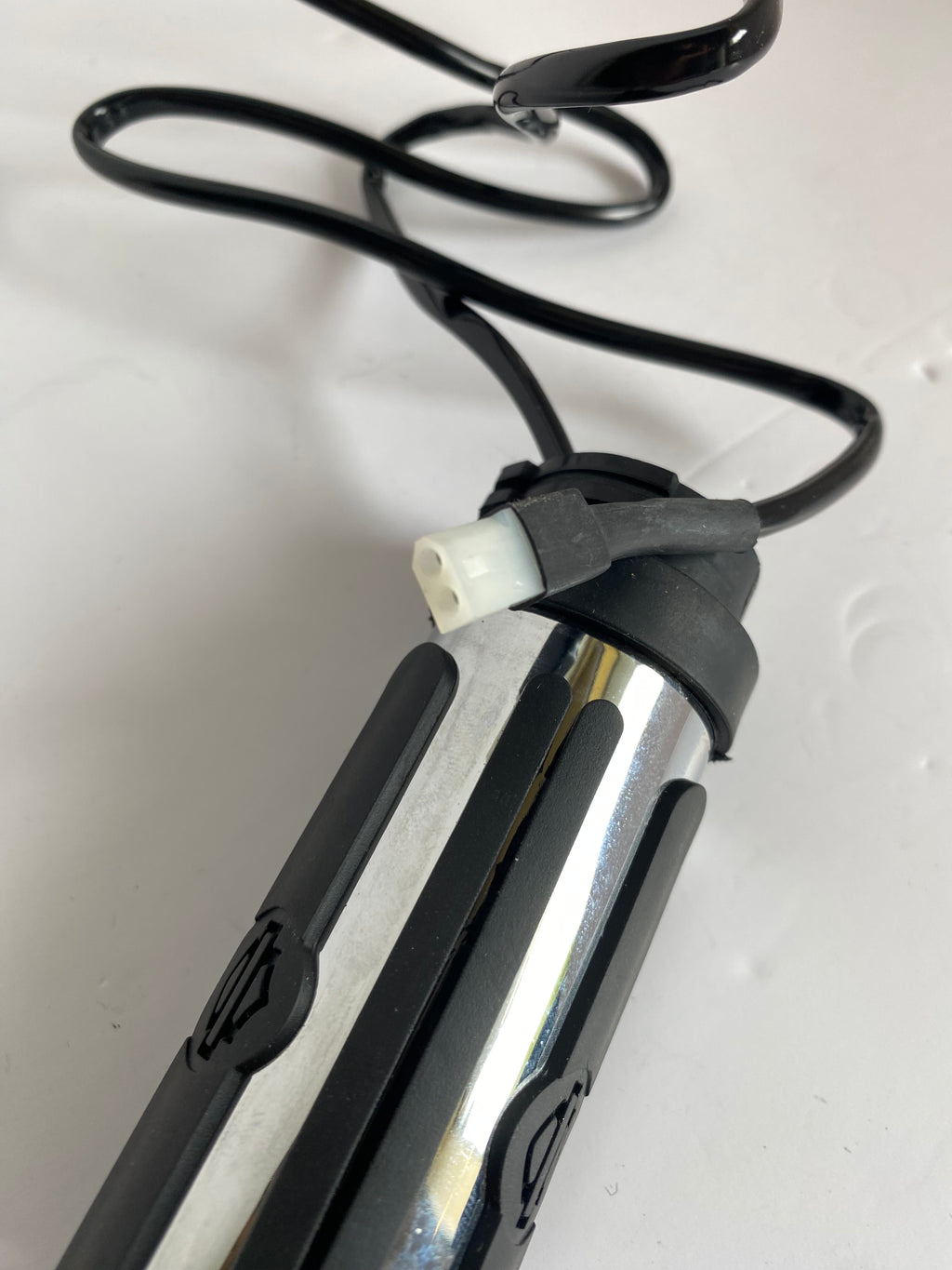 Poignée Chrome & Rubber chauffante droite câble Harley Davidson REF 56175-03