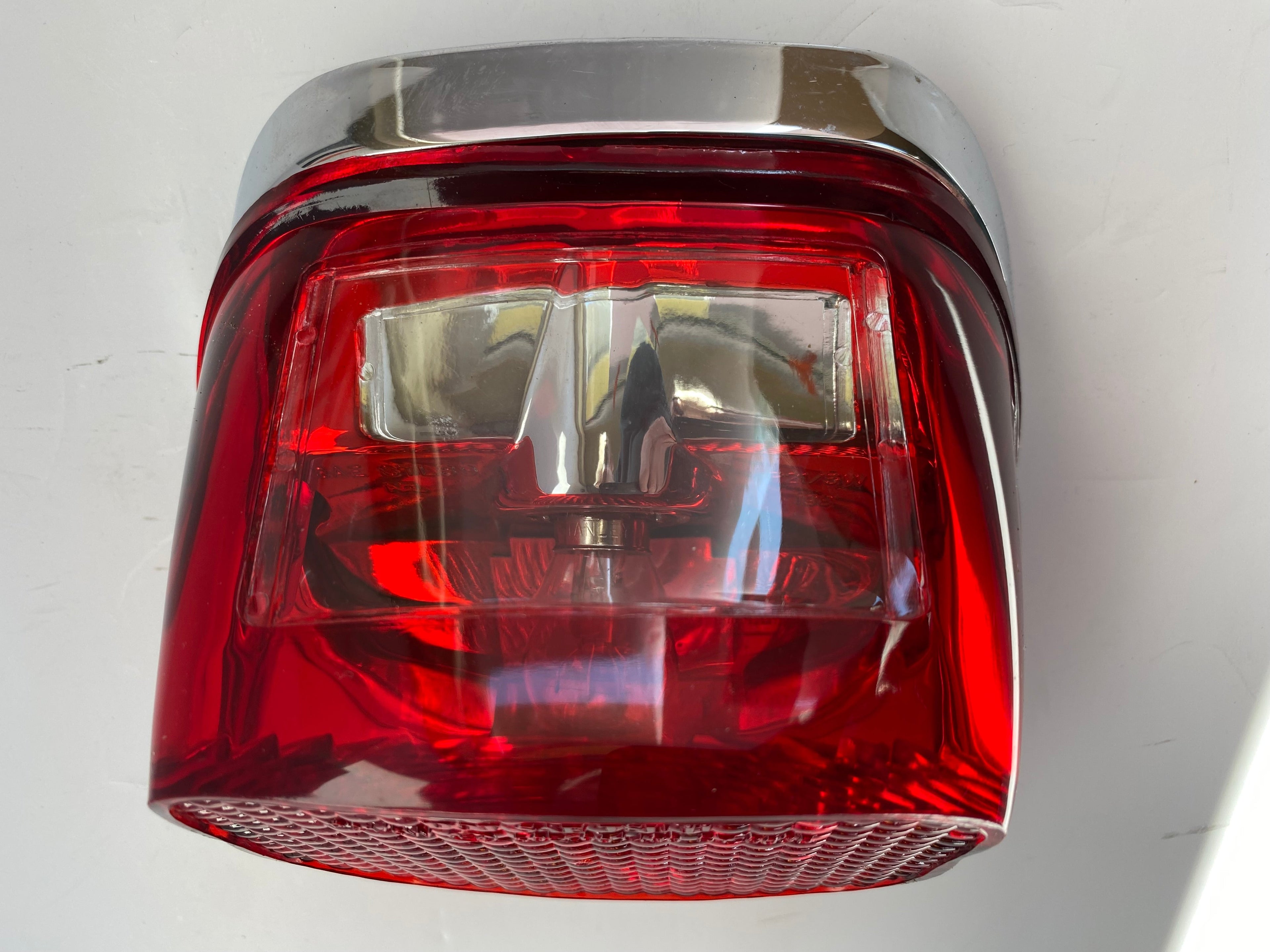 Feu arrière complet Harley Davidson REF OEM : 68049-93B