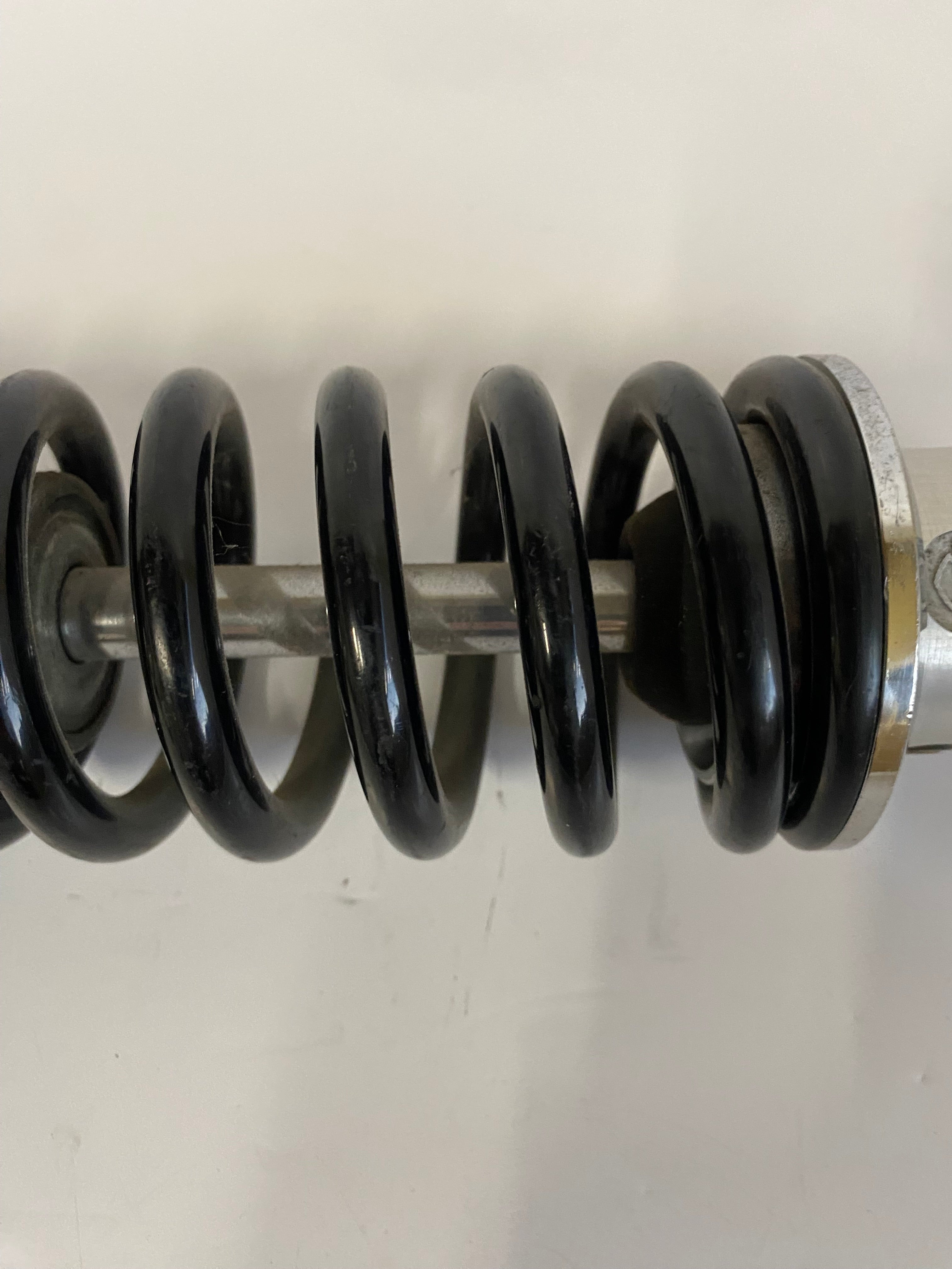 Amortisseur gauche Dyna Sport Harley Davidson REF OEM 54633-00