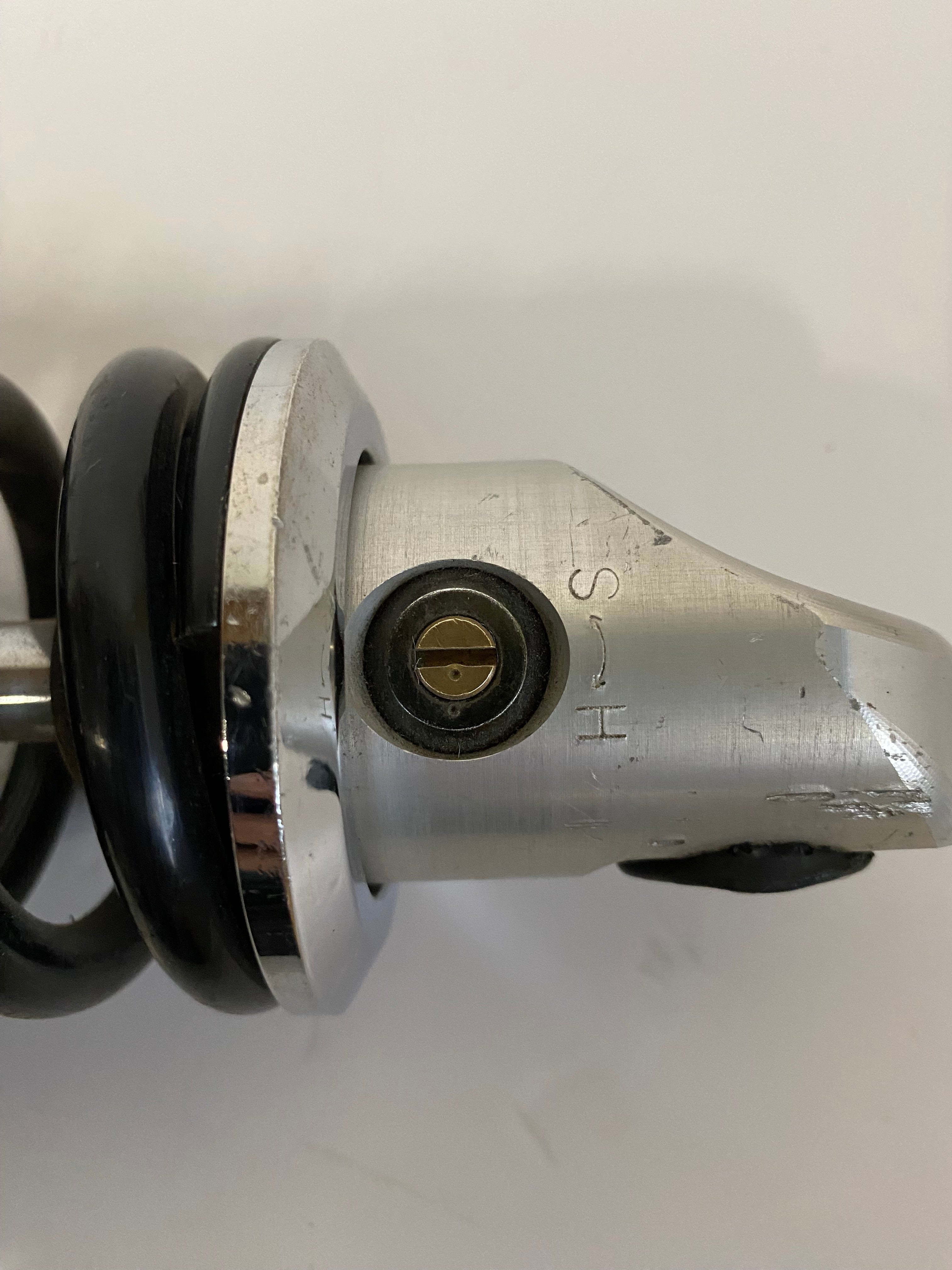 Amortisseur gauche Dyna Sport Harley Davidson REF OEM 54633-00