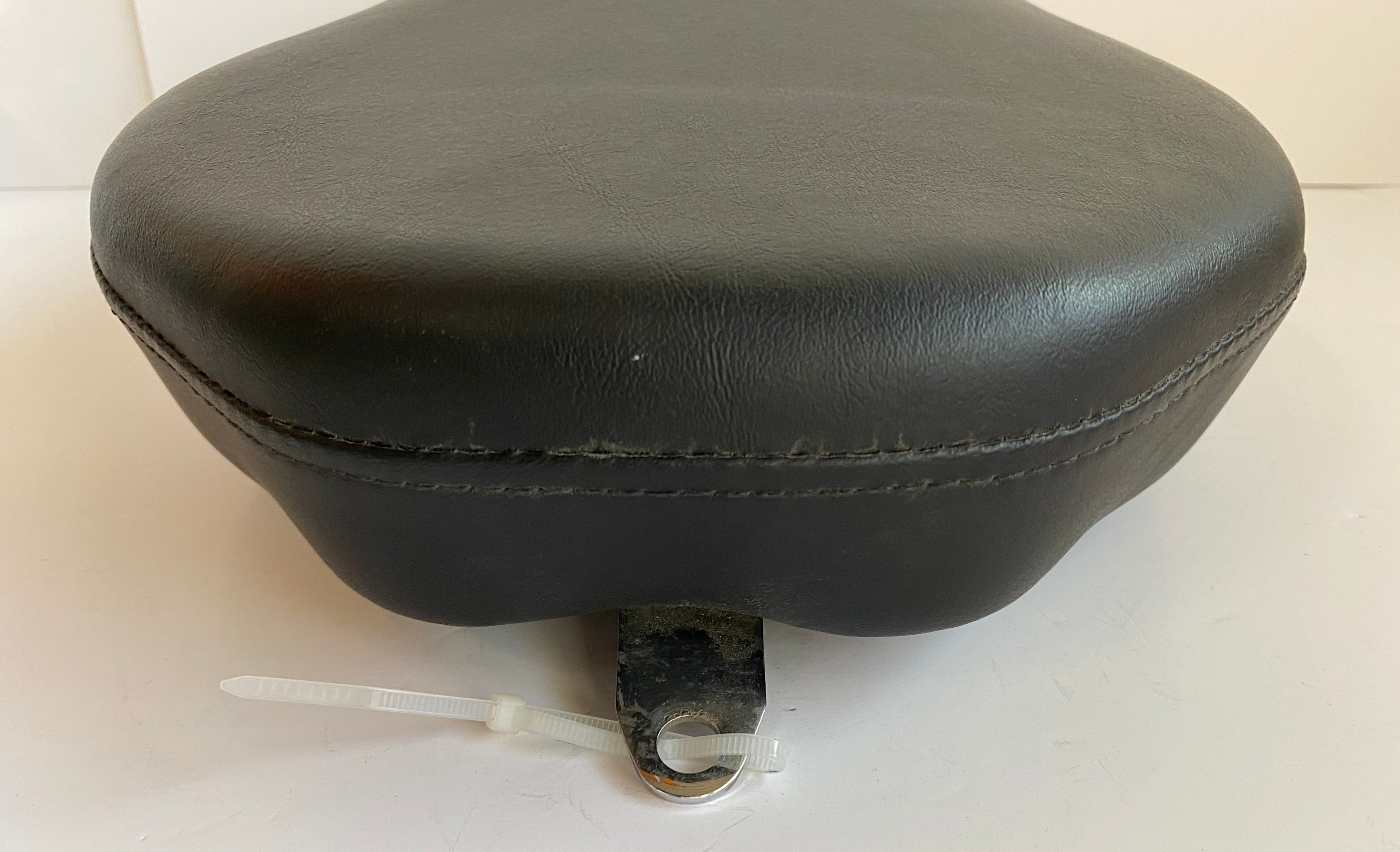 Selle passager amovible Dyna Harley Davidson REF OEM 51404-10
