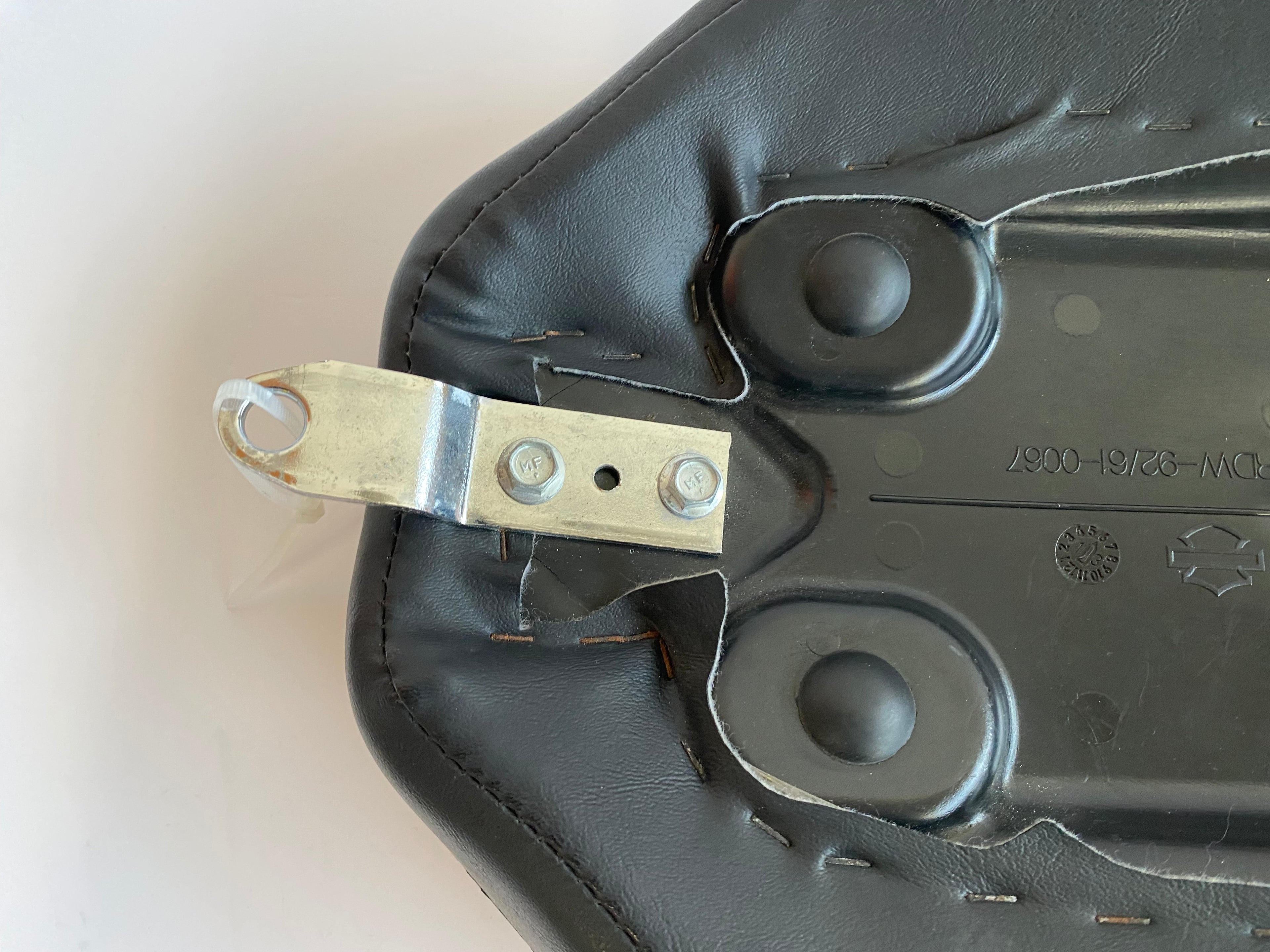 Selle passager amovible Dyna Harley Davidson REF OEM 51404-10