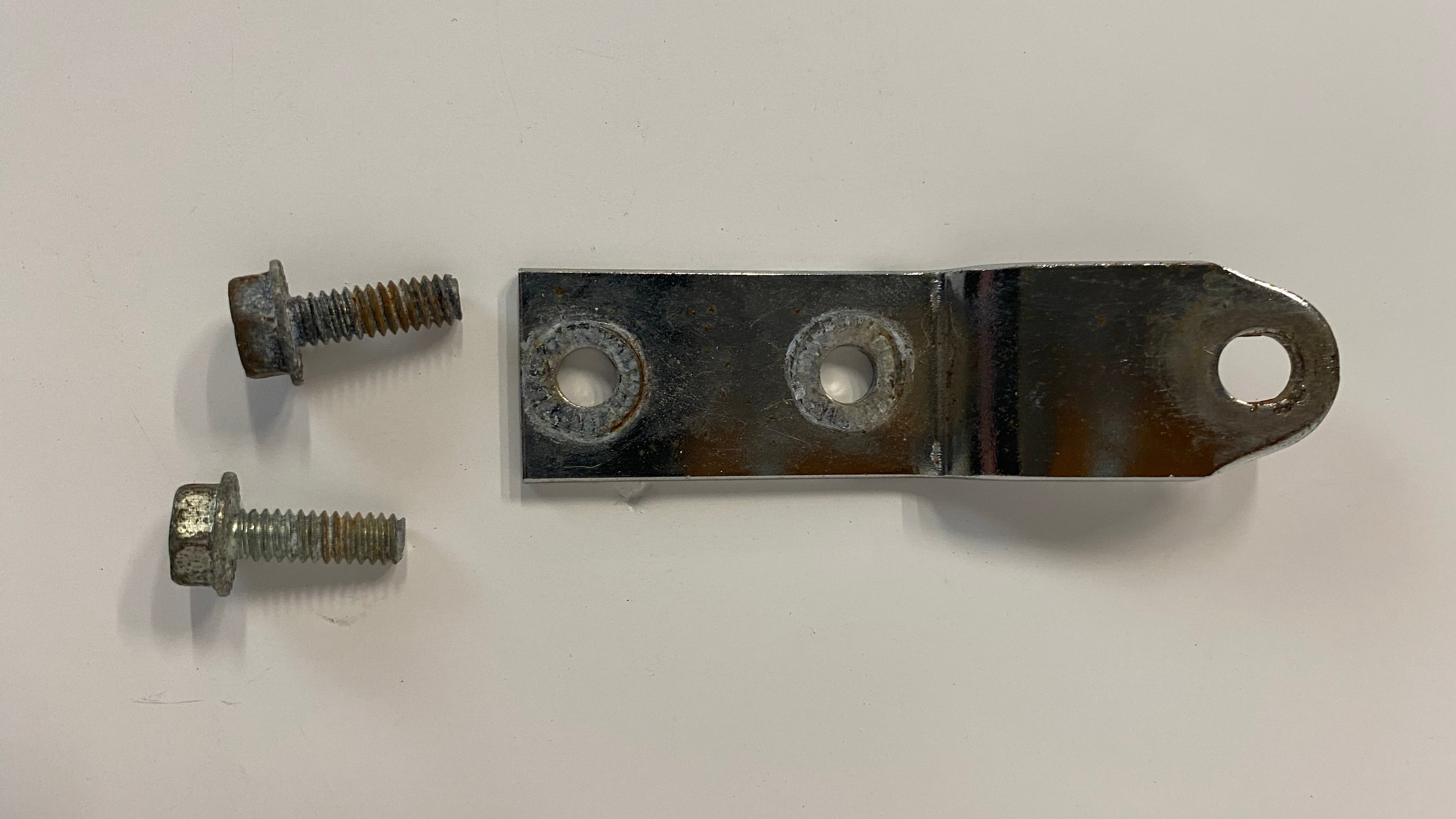 Patte de fixation selle Harley Davidson REF OEM 51652-83B