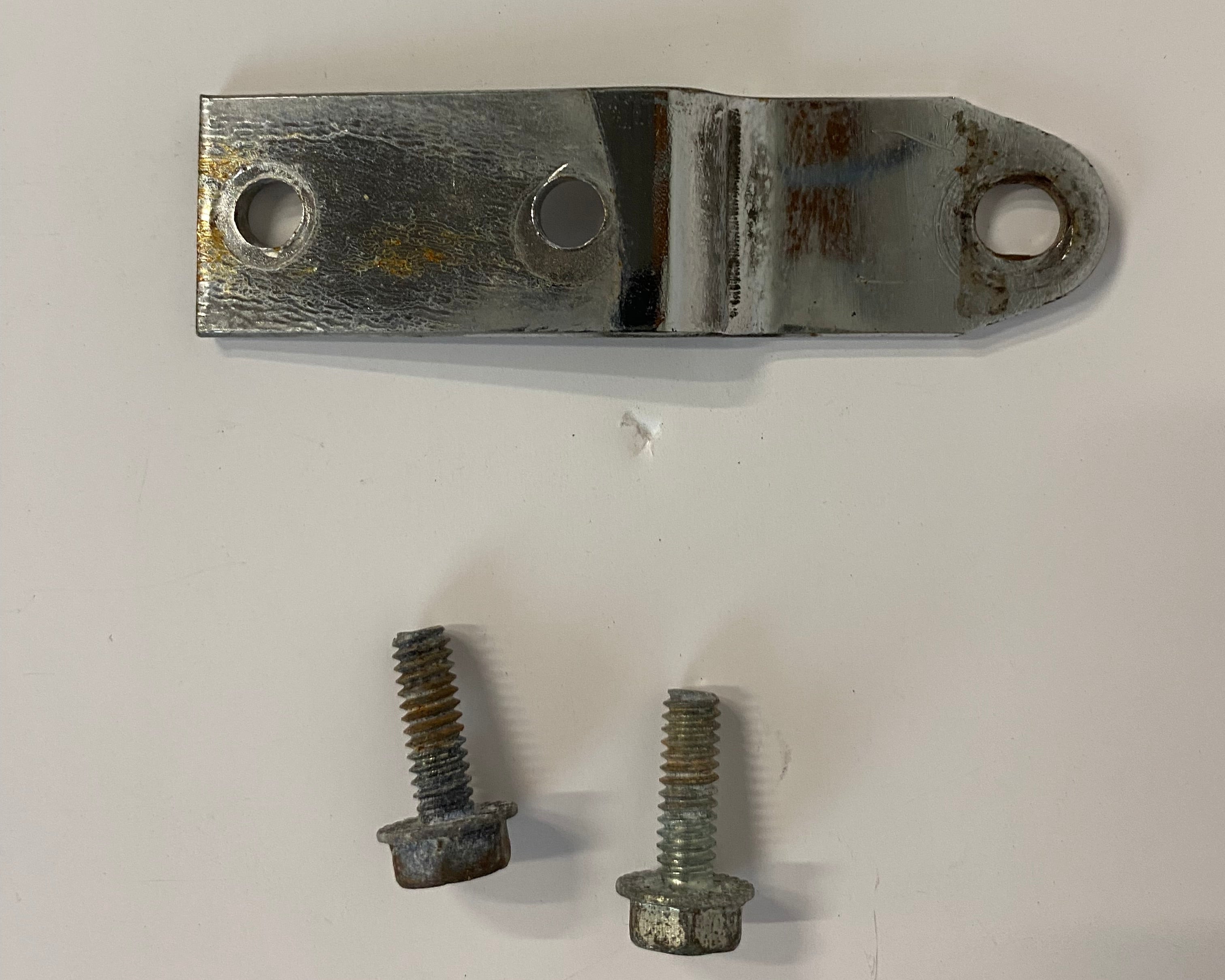 Patte de fixation selle Harley Davidson REF OEM 51652-83B