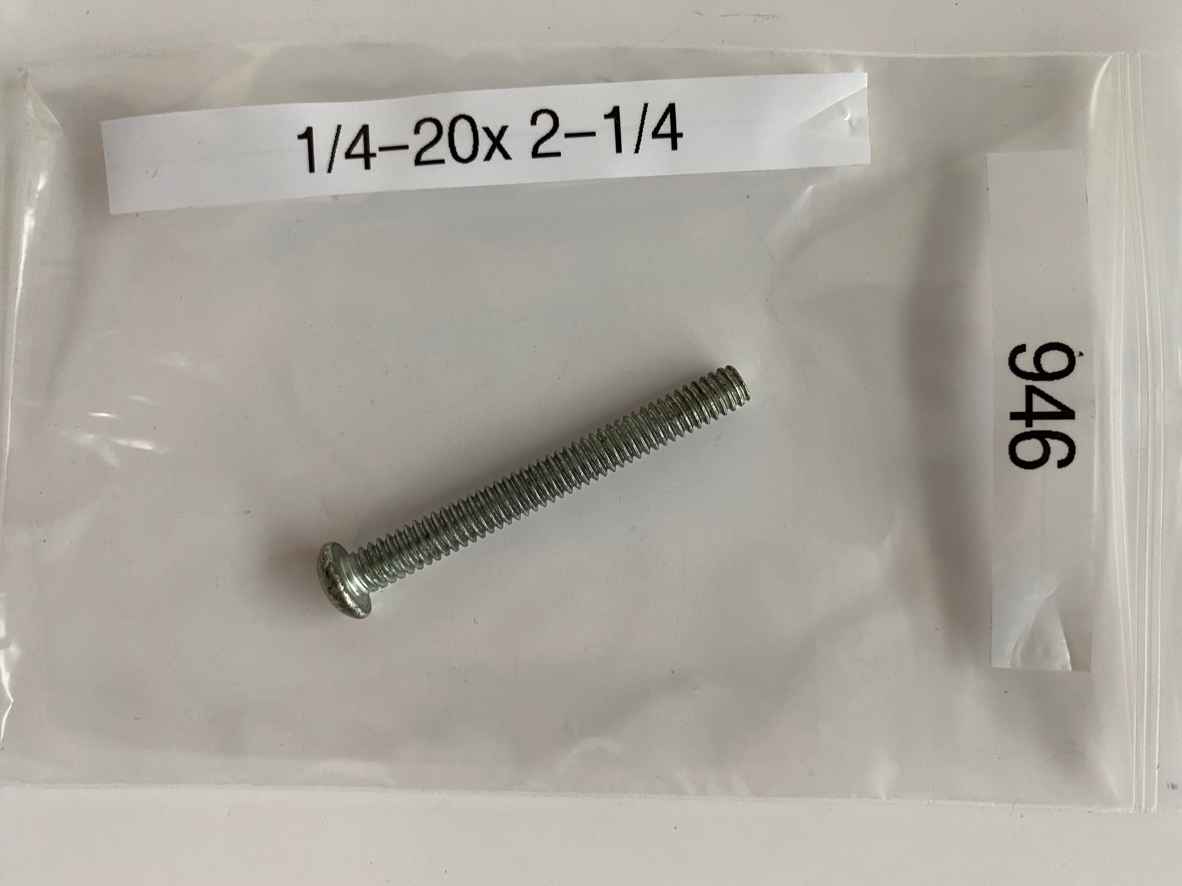 Vis filtre à air 1/4-20 x 2-1/4 Harley Davidson REF OEM 946