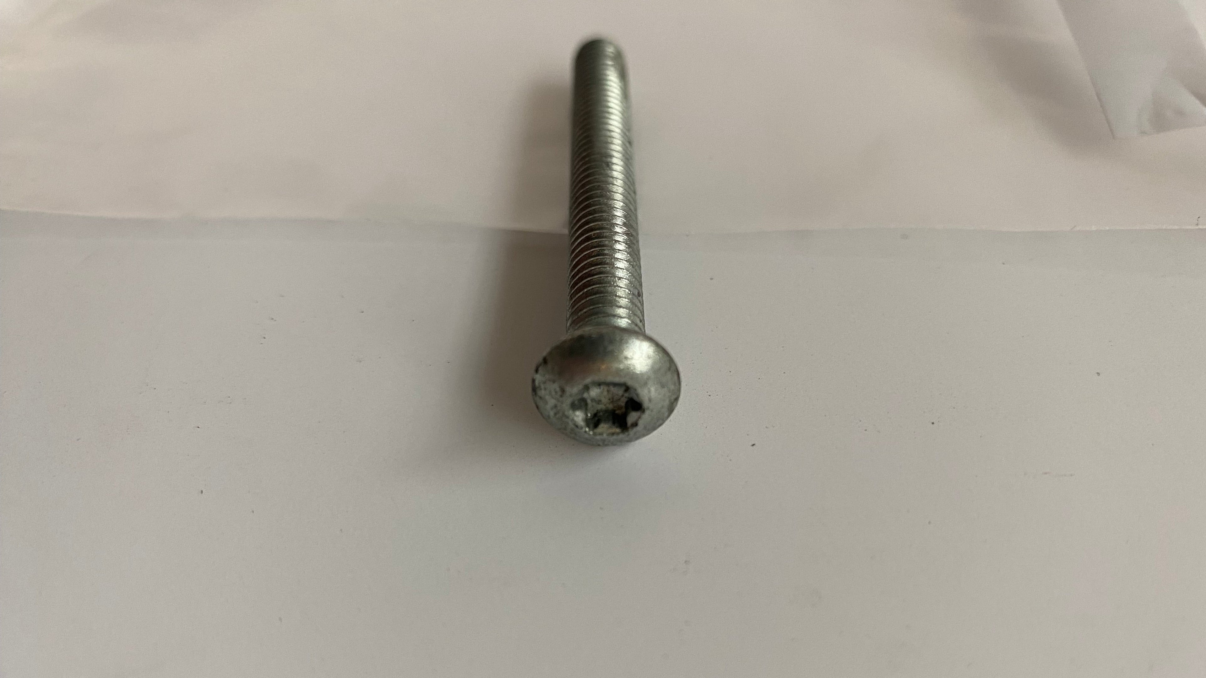 Vis filtre à air 1/4-20 x 2-1/4 Harley Davidson REF OEM 946