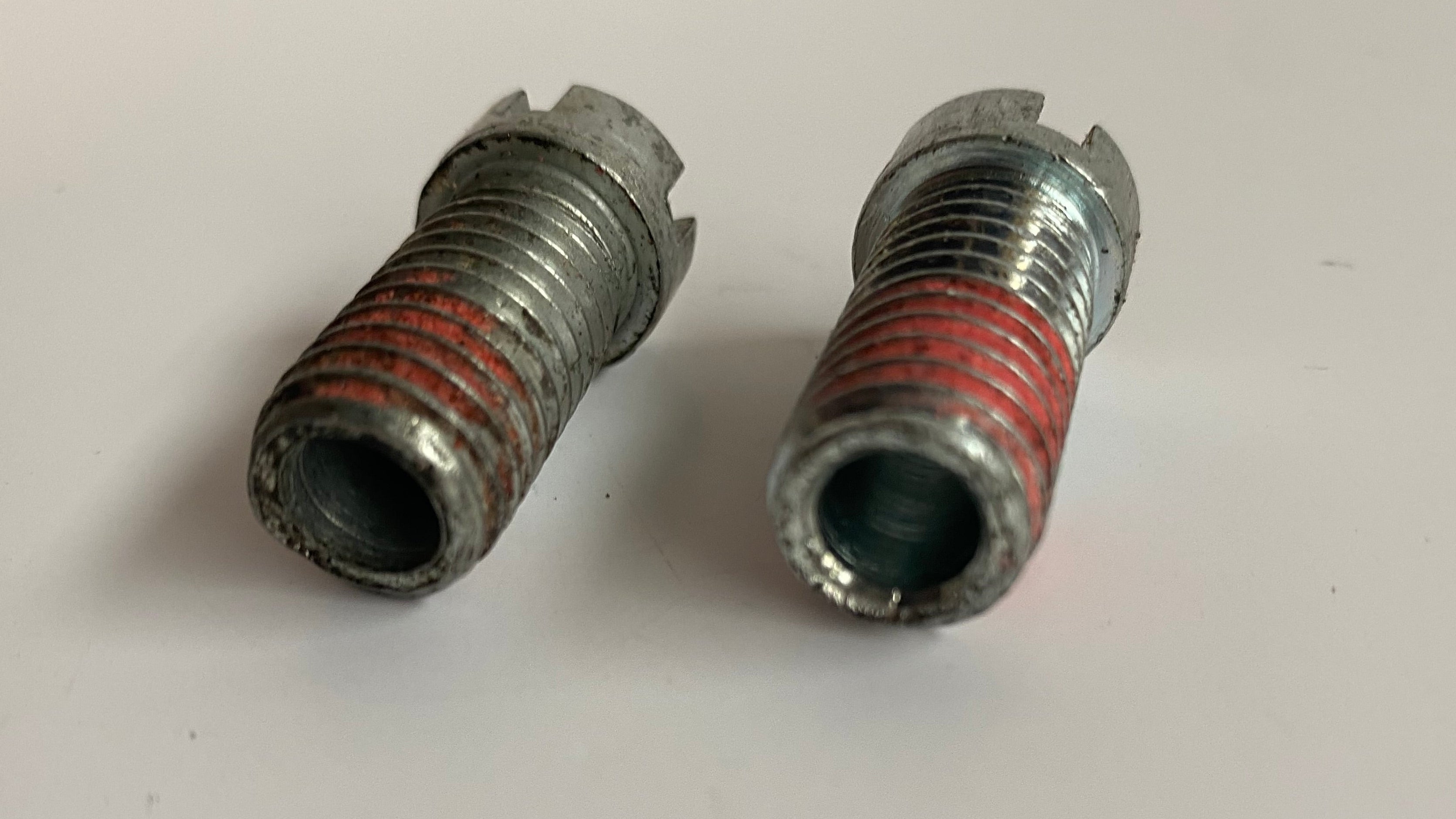 Jeu de 2 vis reniflards 1/2-13 x 1 Kuryakyn Harley Davidson REF : 2000 & 544900