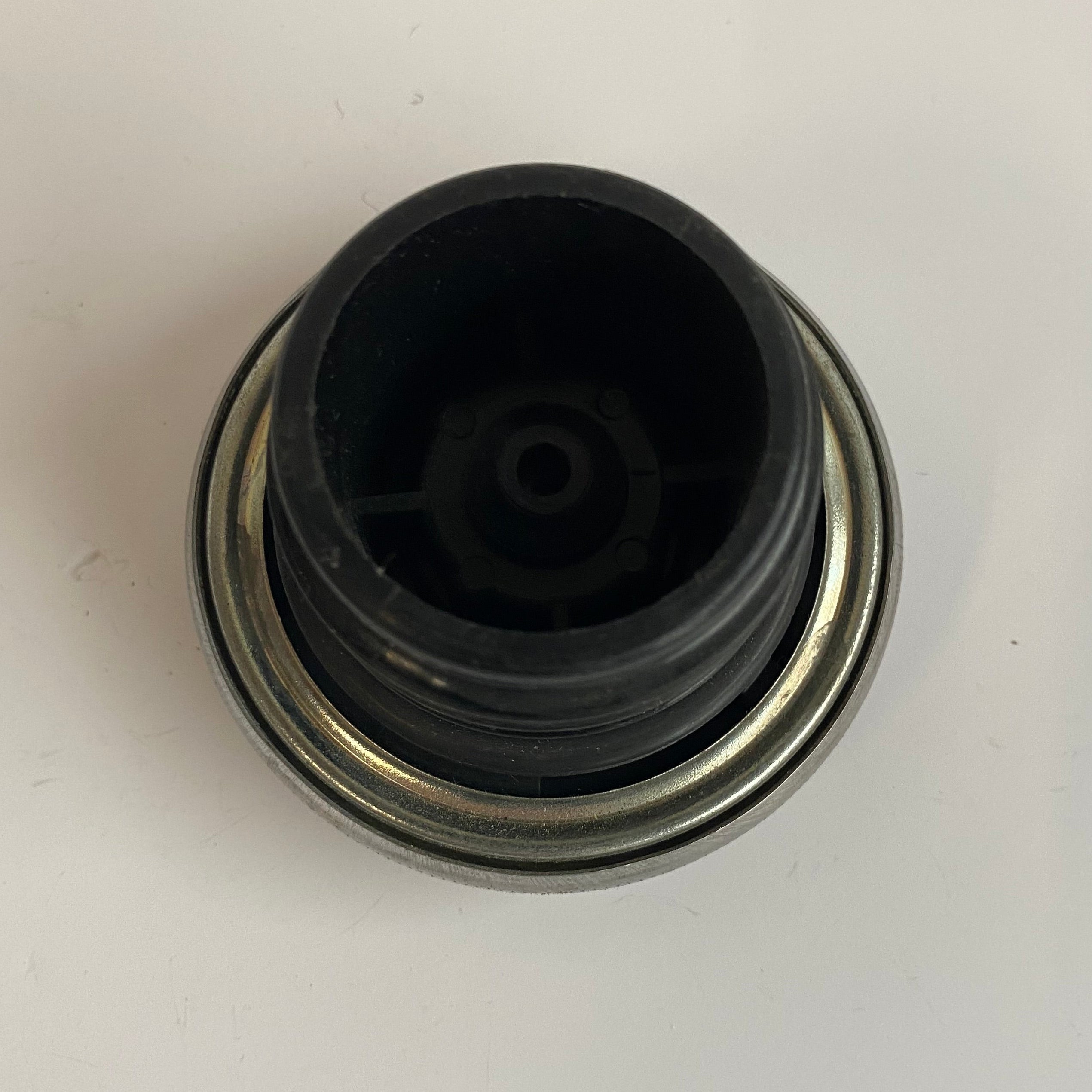 Bouchon de réservoir d'essence droite Harley Davidson REF OEM 61102-83C