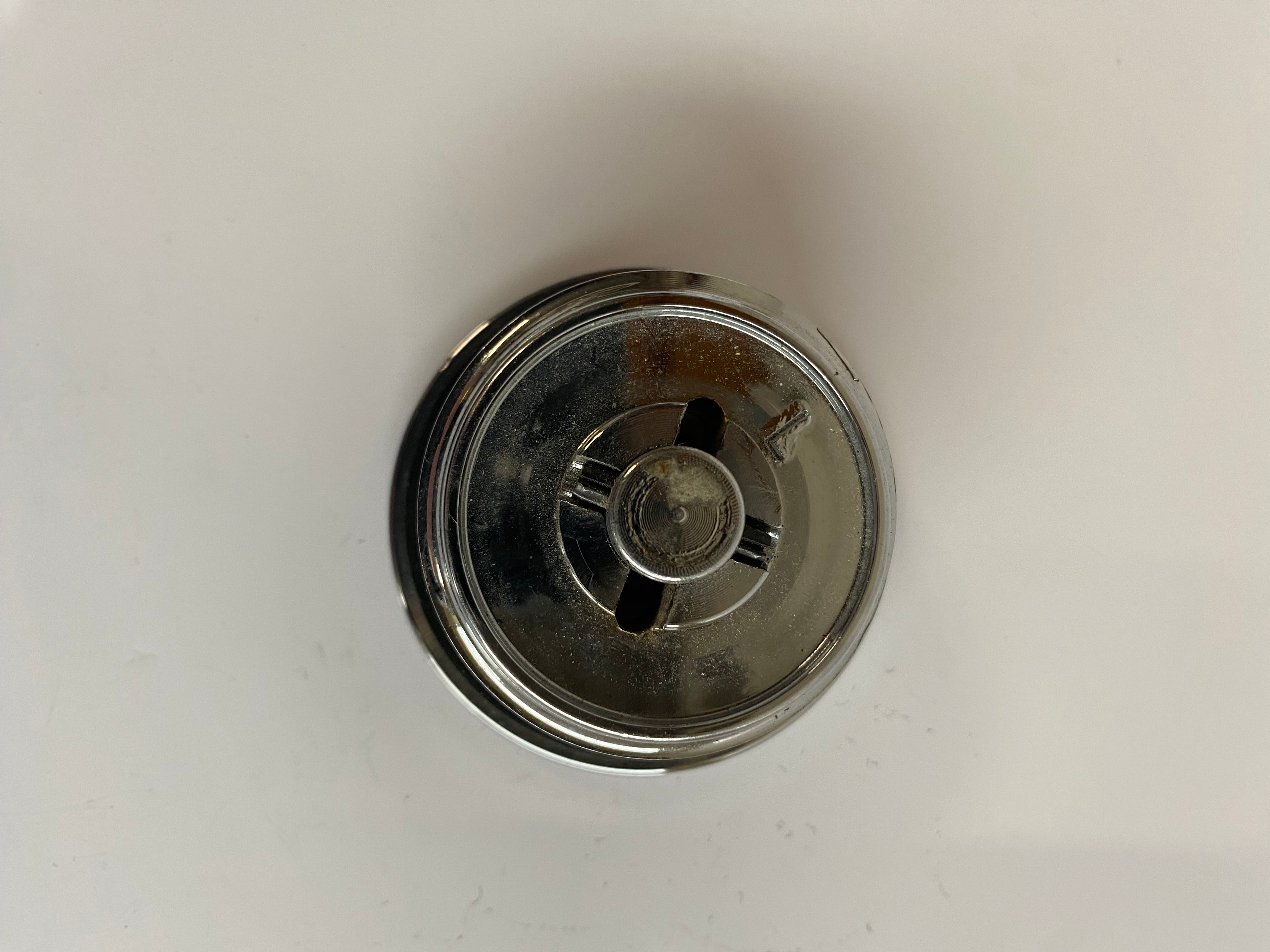 Bouchon de réservoir d'essence Pop Up gauche Harley Davidson