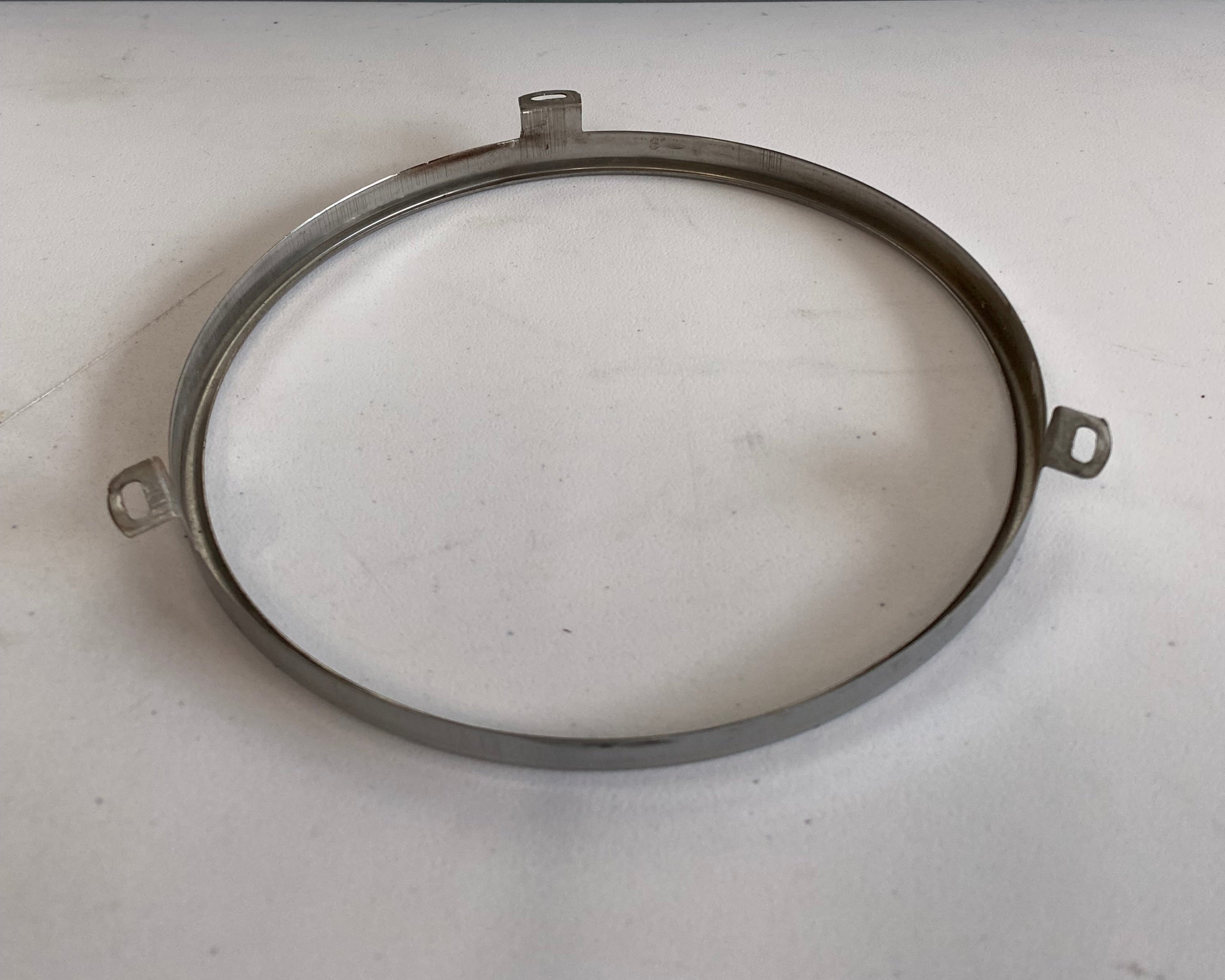 Harley-Davidson Scheinwerferblende OEM-Referenz: 67726-08