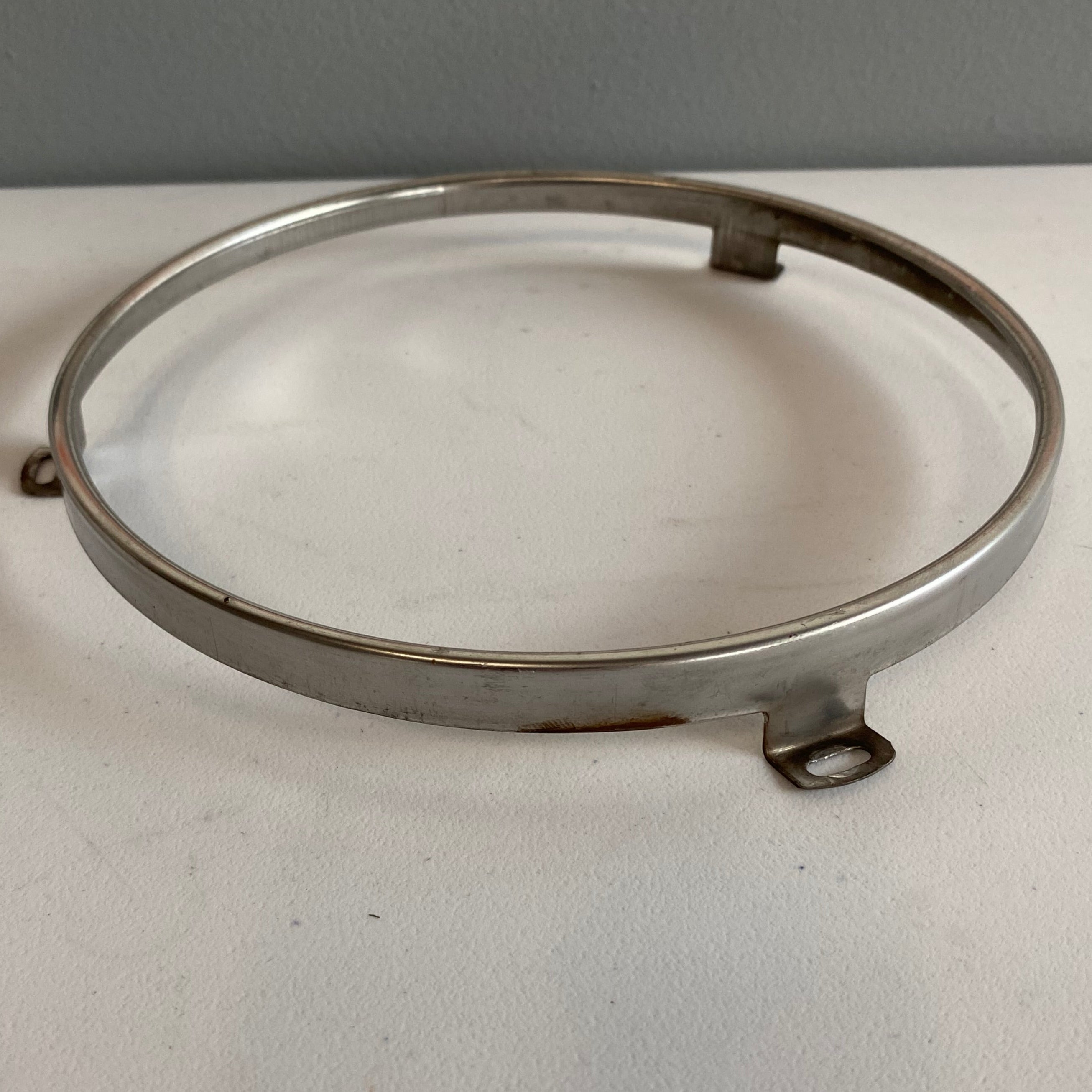 Harley-Davidson Scheinwerferblende OEM-Referenz: 67726-08