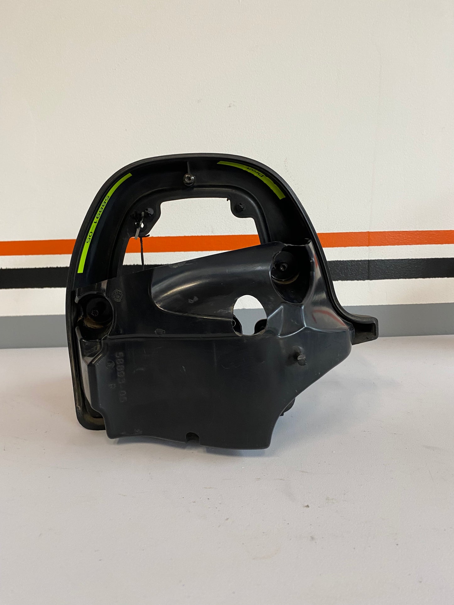 Harley Davidson right fairing pocket REF OEM: 58891-05 / 58893-05 / 58679-05