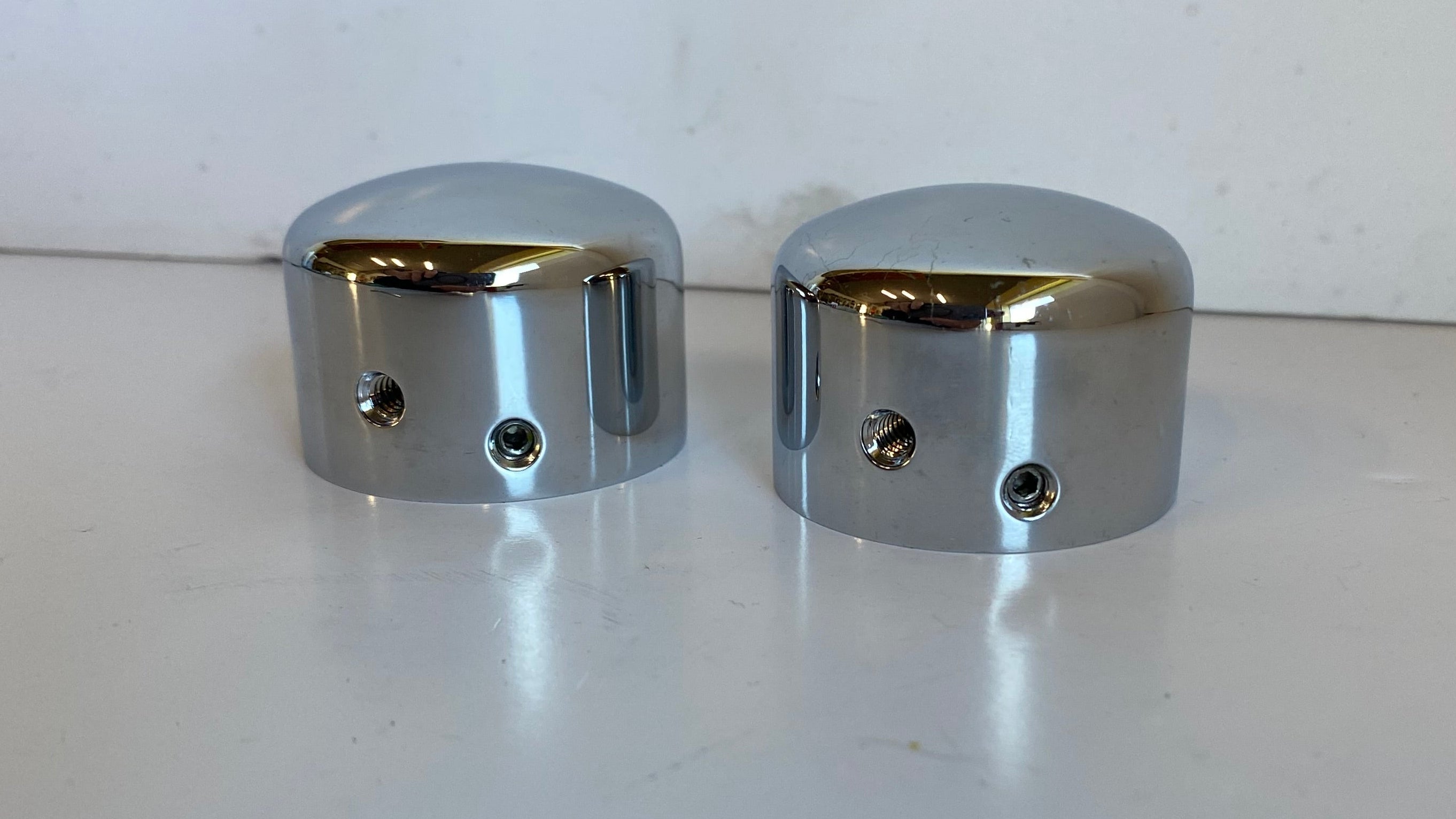 Jeu de caches axe de roue avant chromés Harley Davidson REF 44117-07A