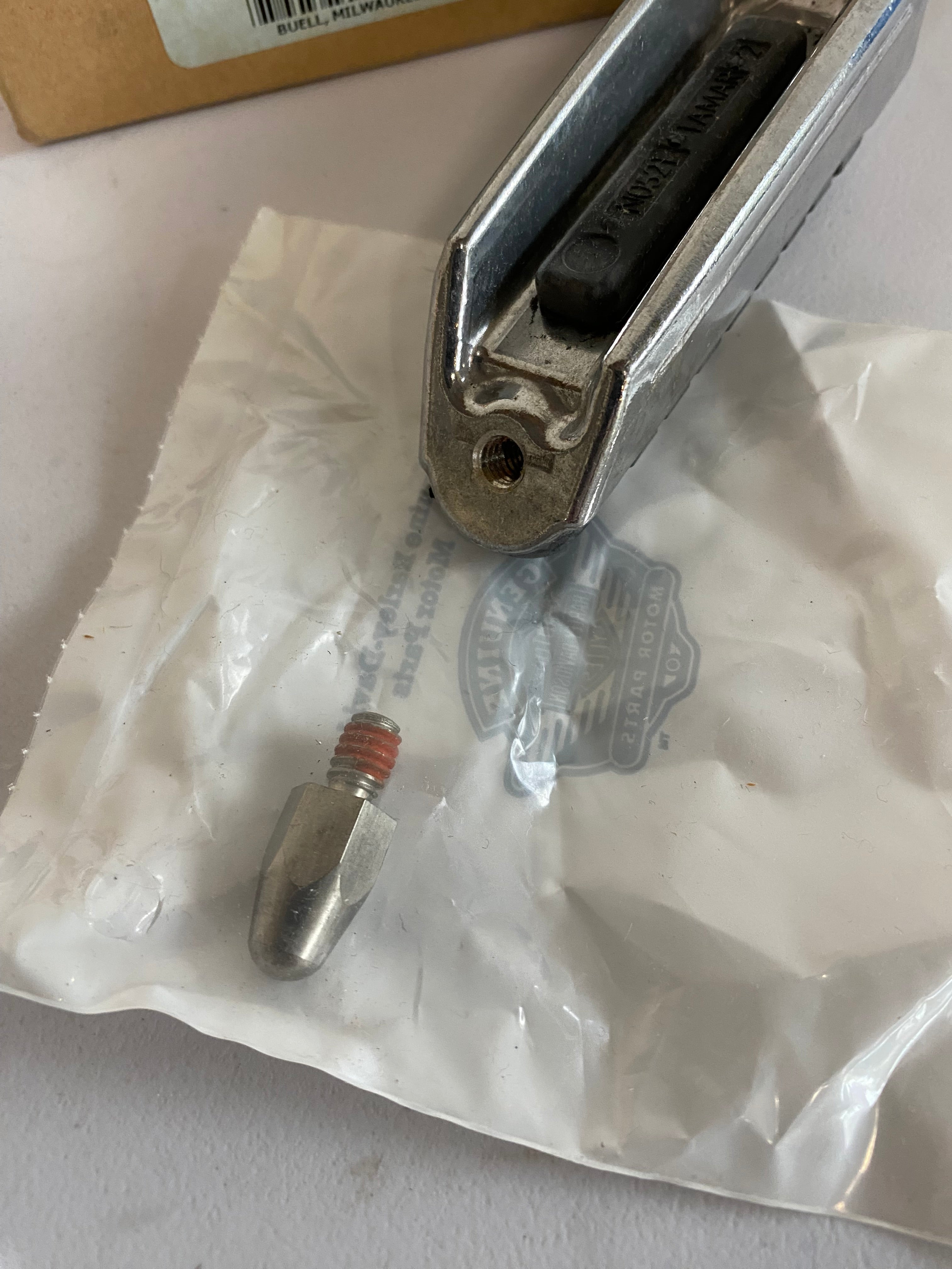 BUELL Rechte Fahrerfußstütze OEM-Referenz: N1503.1AM