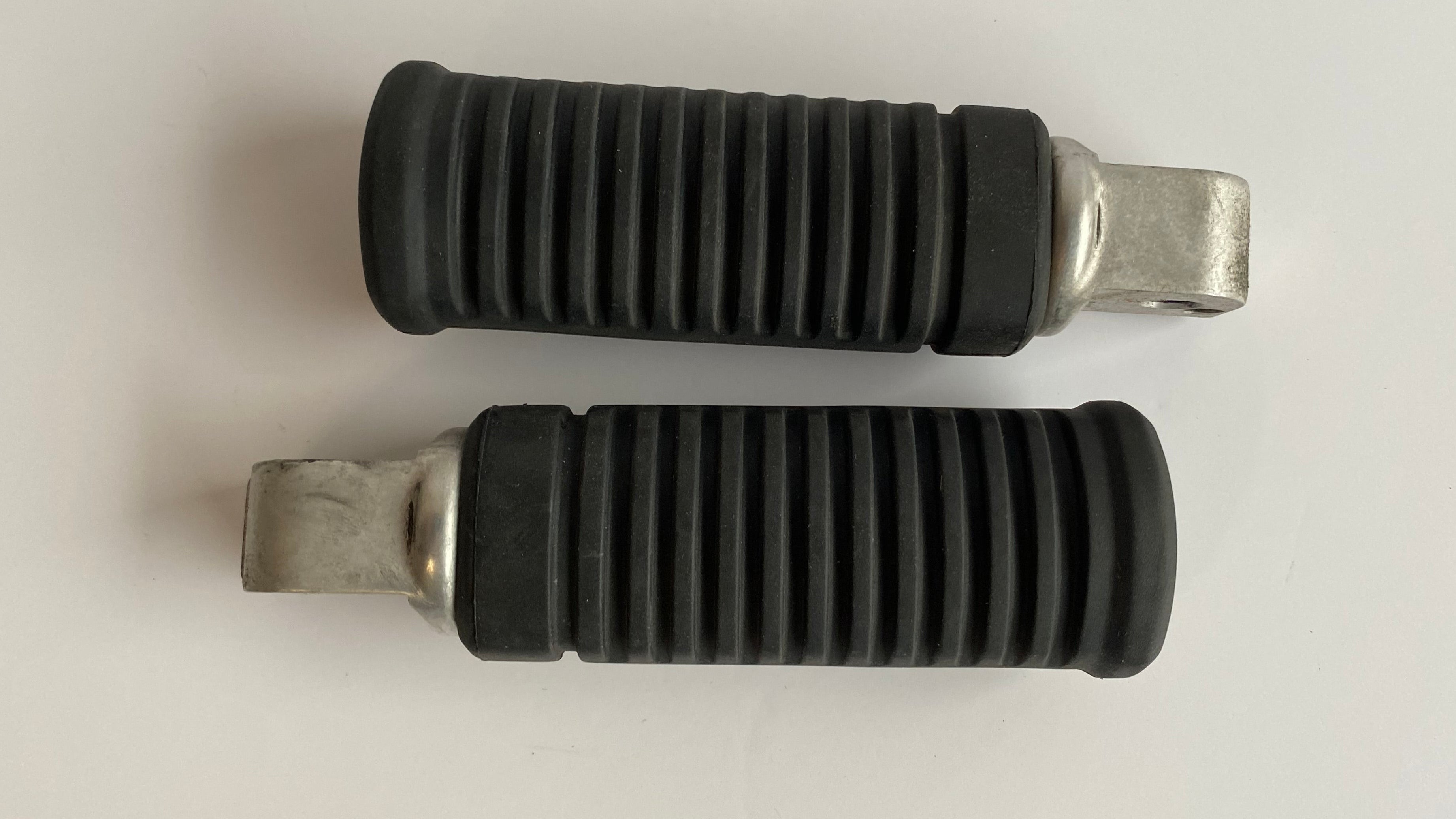 Jeu de cales pieds passager Softail M8 Harley Davidson REF OEM 50500726 & 50500609