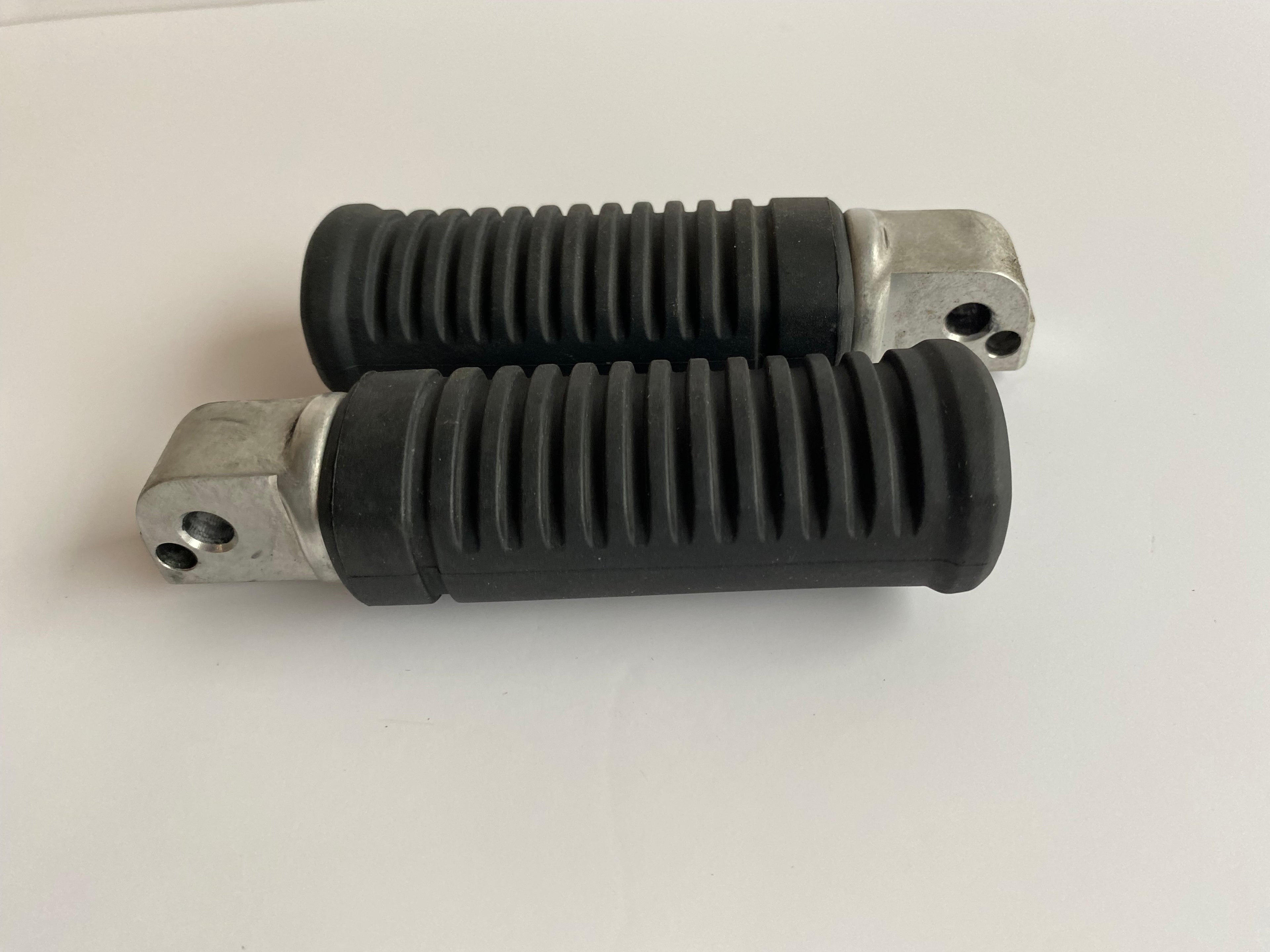 Jeu de cales pieds passager Softail M8 Harley Davidson REF OEM 50500726 & 50500609