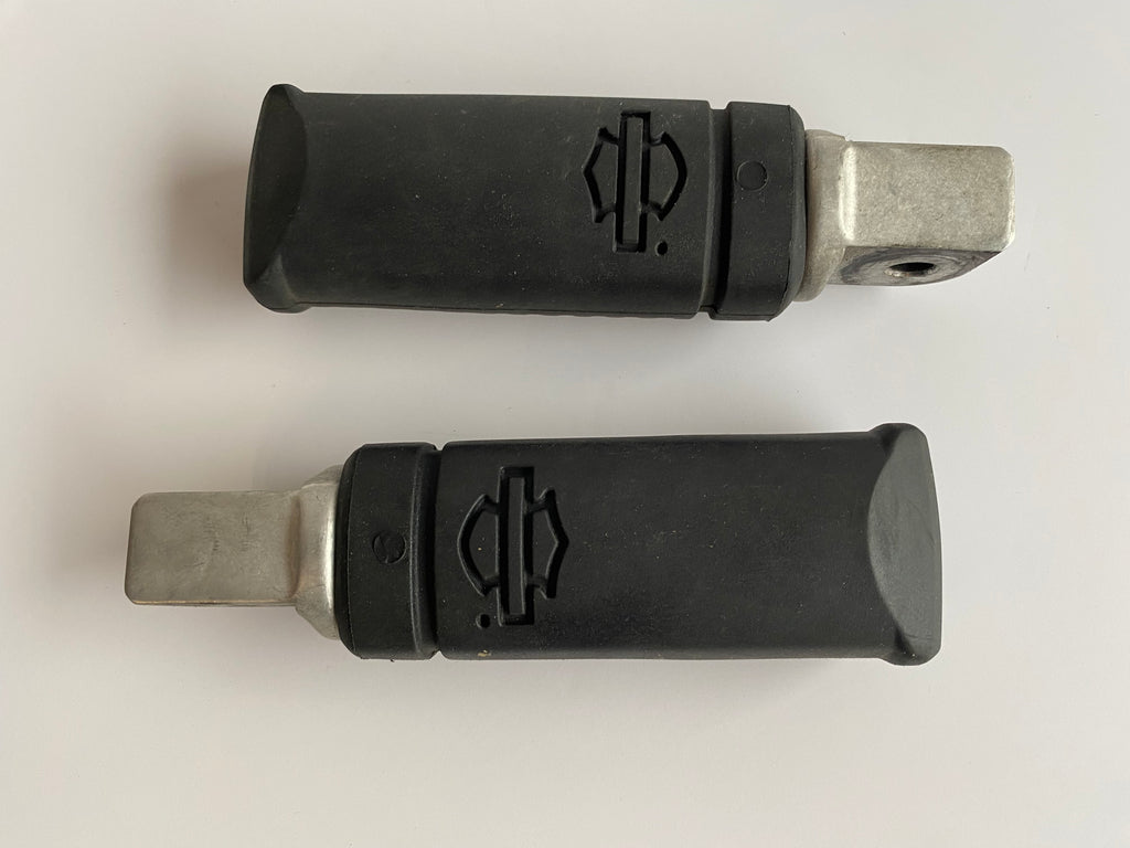 Jeu de cales pieds passager Softail M8 Harley Davidson REF OEM 50500726 & 50500609