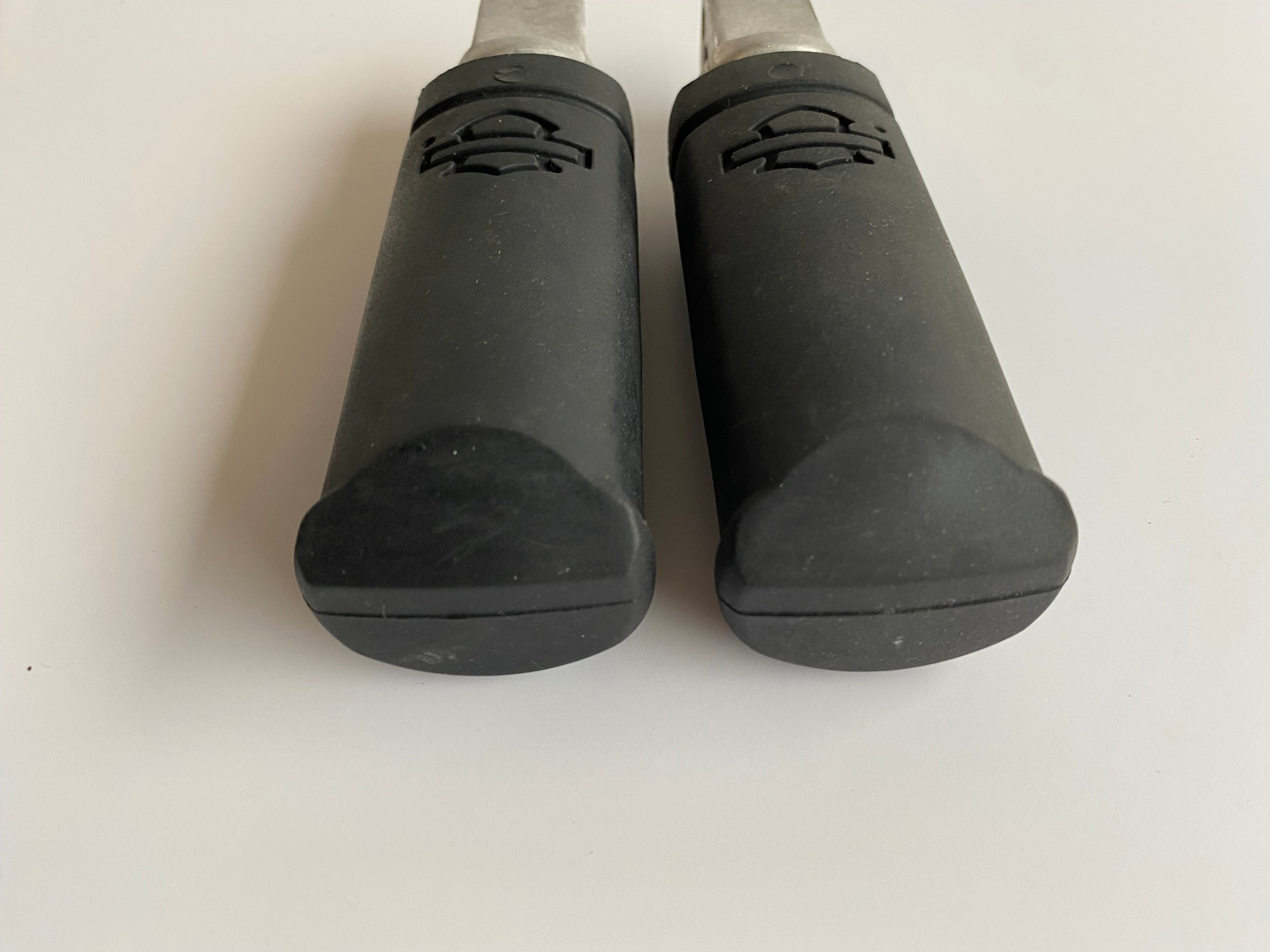 Jeu de cales pieds passager Softail M8 Harley Davidson REF OEM 50500726 & 50500609