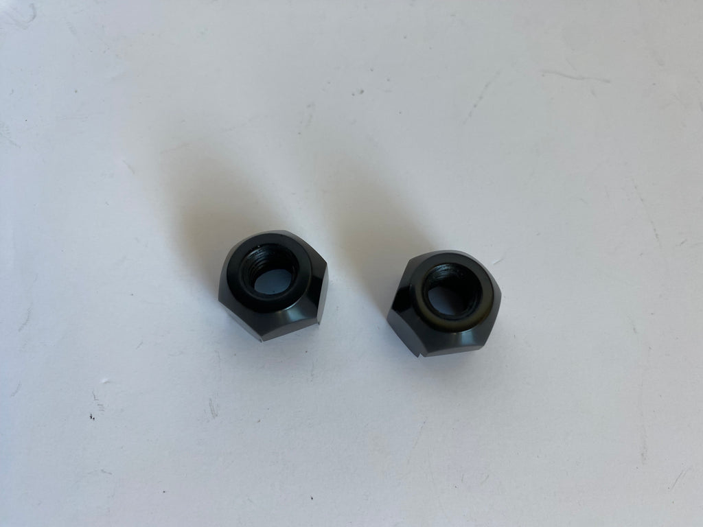 Jeu de 2 écrous spéciaux tiges clignotants arriere délocalisé noir Harley Davidson REF 6983