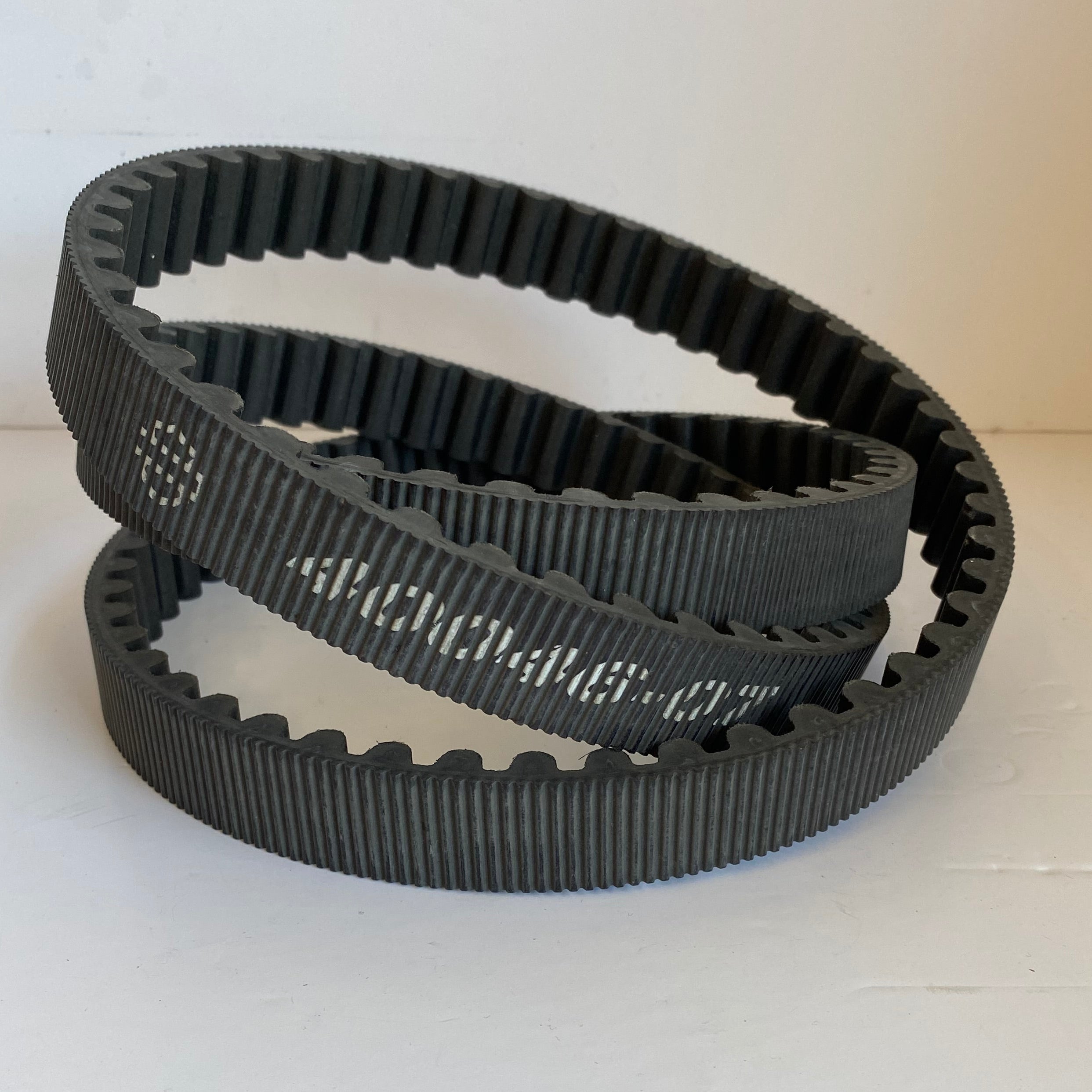Courroie de transmission secondaire 131 dents Dyna Harley Davidson REF OEM 40046-07