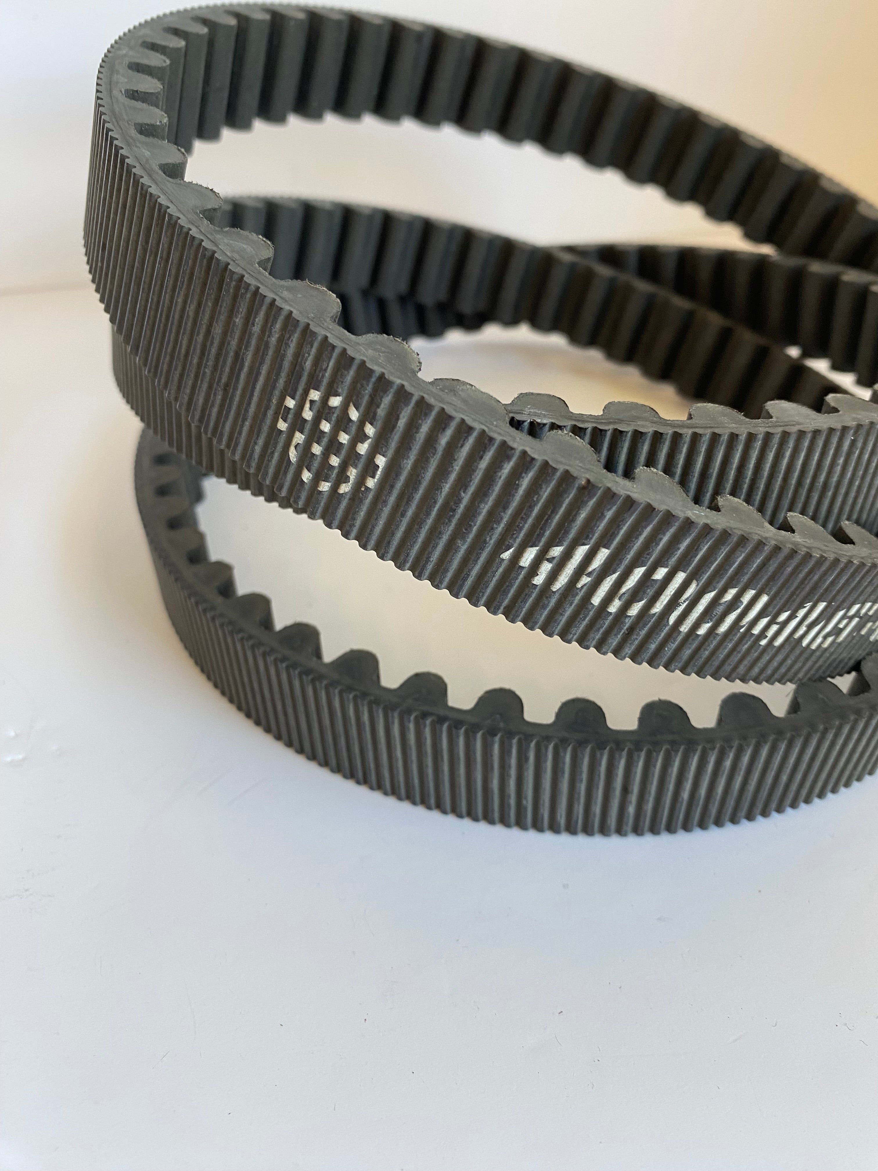 Courroie de transmission secondaire 131 dents Dyna Harley Davidson REF OEM 40046-07