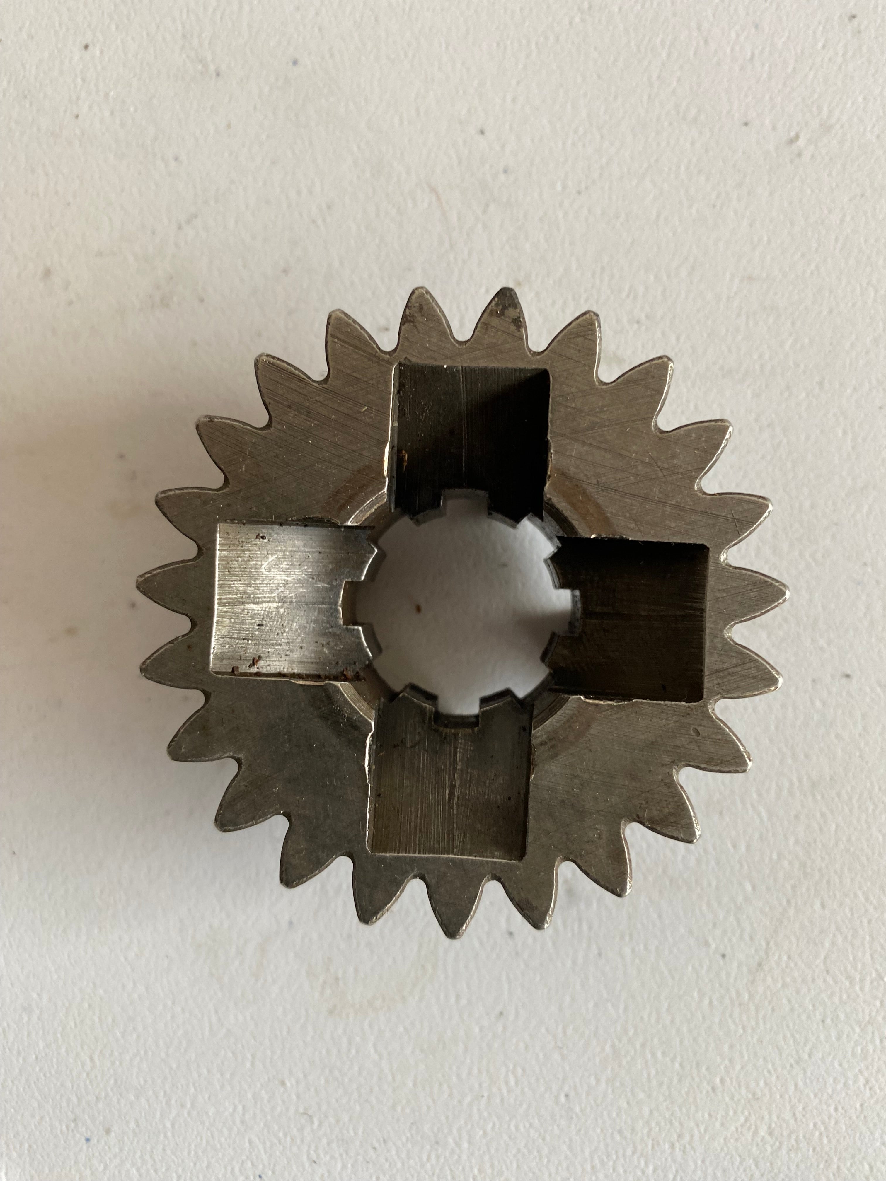 Pignon 3ieme vitesses 23 dents Harley Davidson REF OEM : 35709-54B
