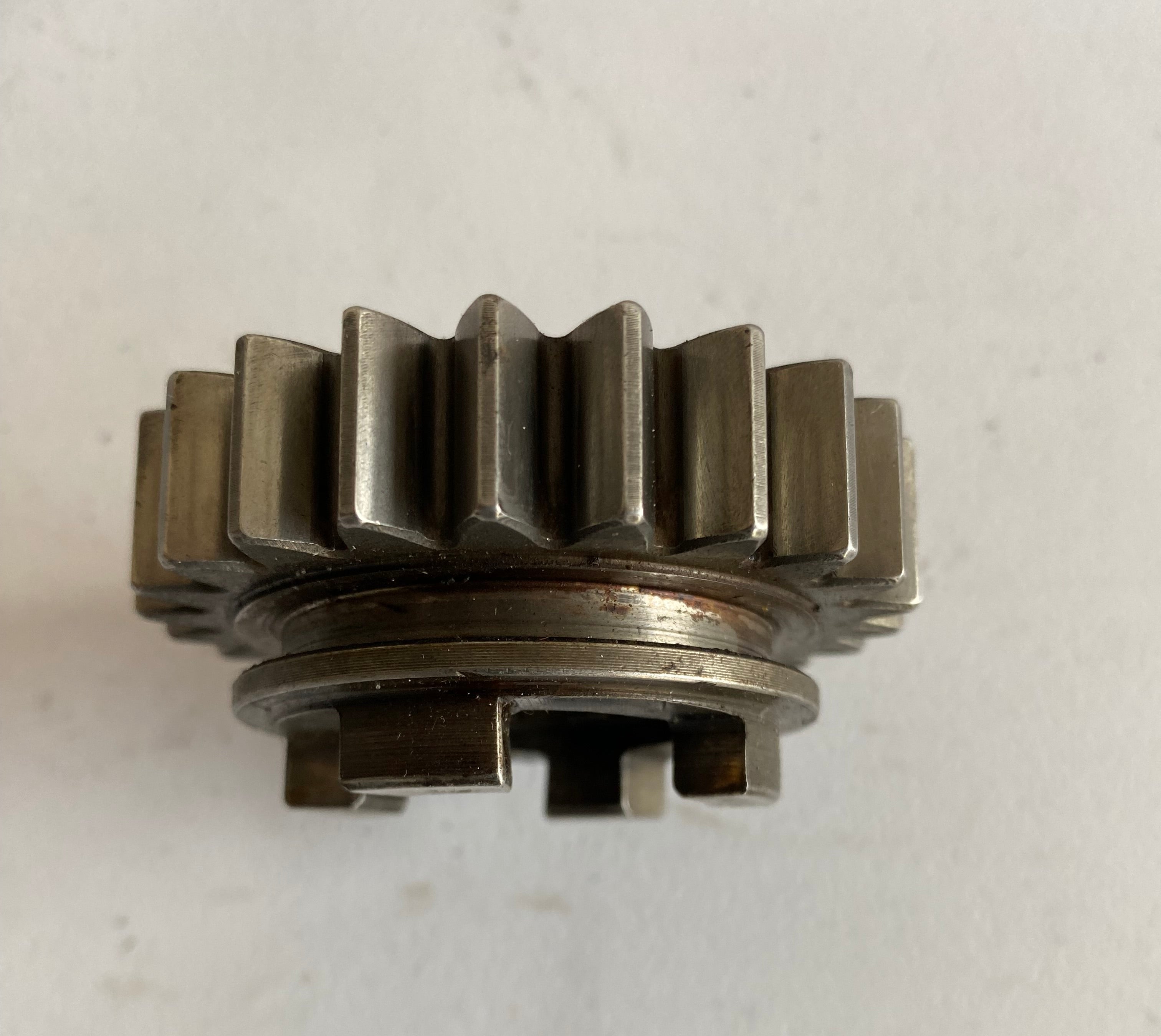 Pignon 3ieme vitesses 23 dents Harley Davidson REF OEM : 35709-54B