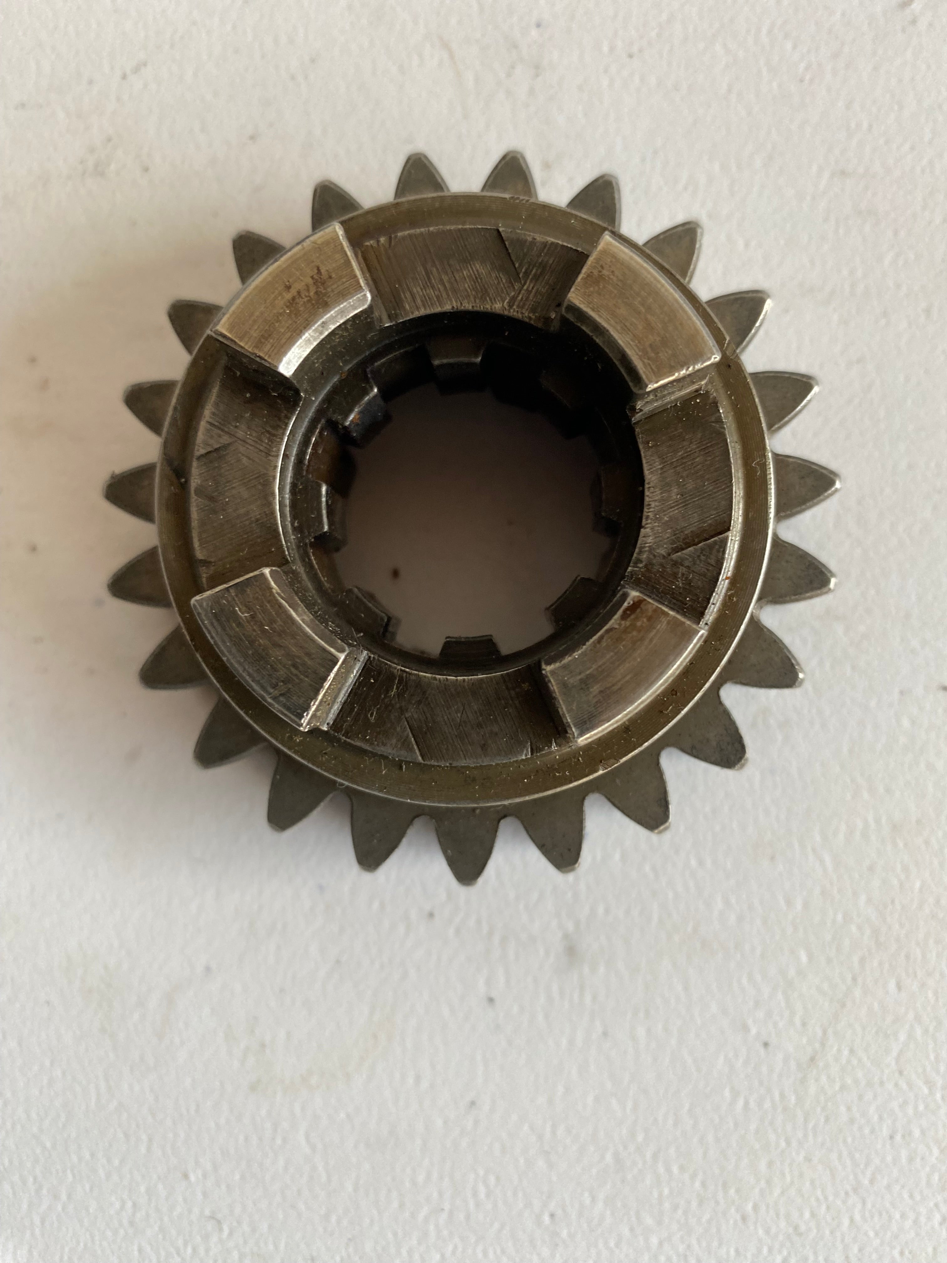 Pignon 3ieme vitesses 23 dents Harley Davidson REF OEM : 35709-54B