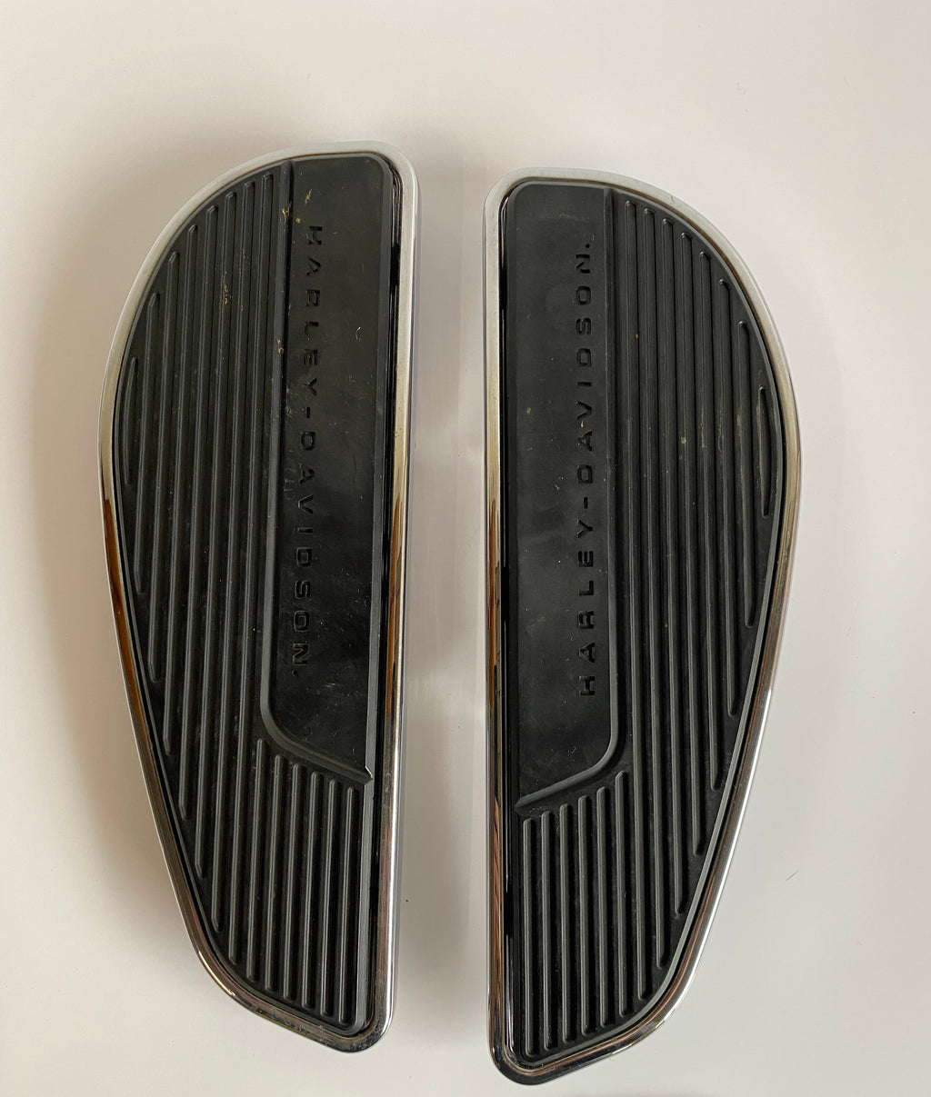 Jeu de marches pieds Softail M8 Harley Davidson REF OEM 50500635A & 50500634A