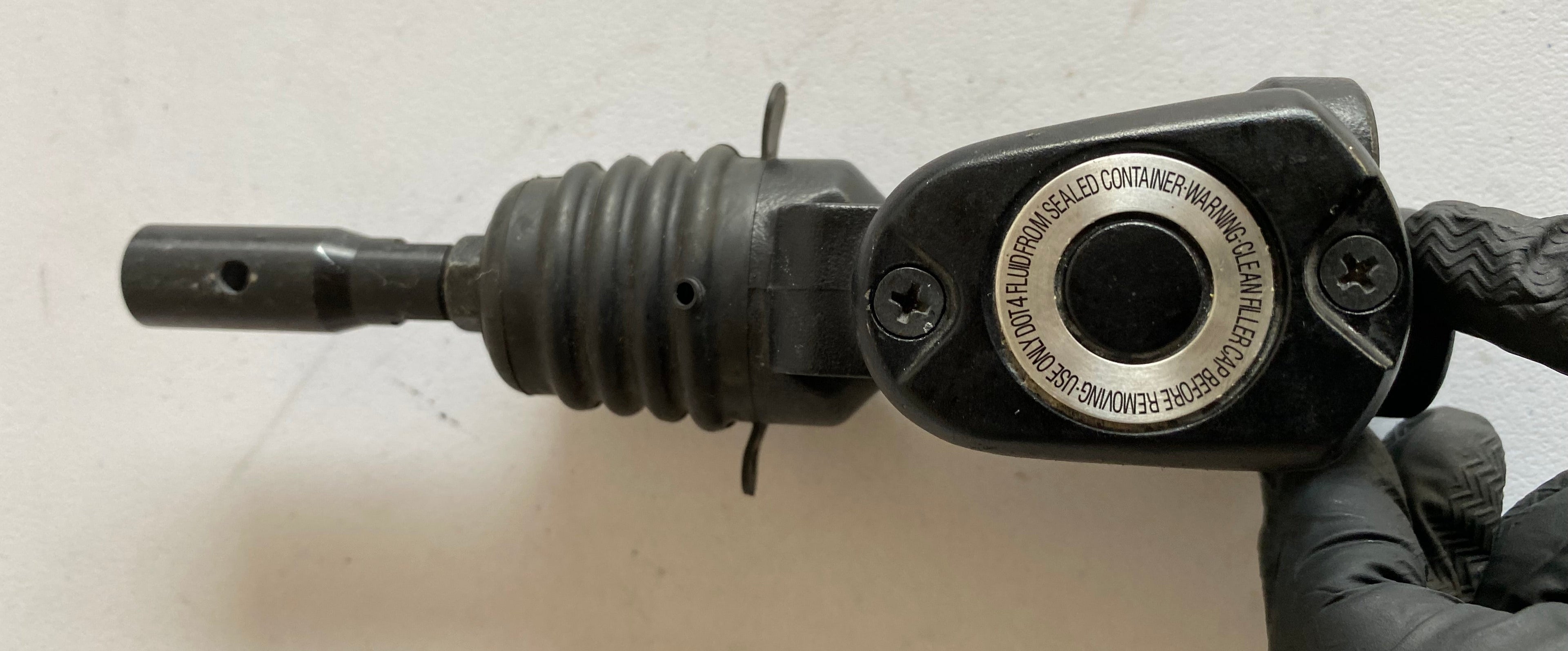 Harley Davidson rear brake master cylinder REF OEM: 41700025