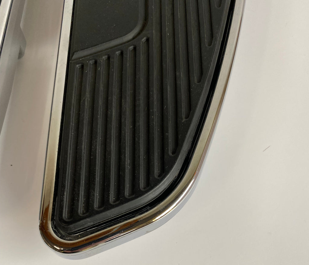 Jeu de marches pieds Softail M8 Harley Davidson REF OEM 50500635A & 50500634A