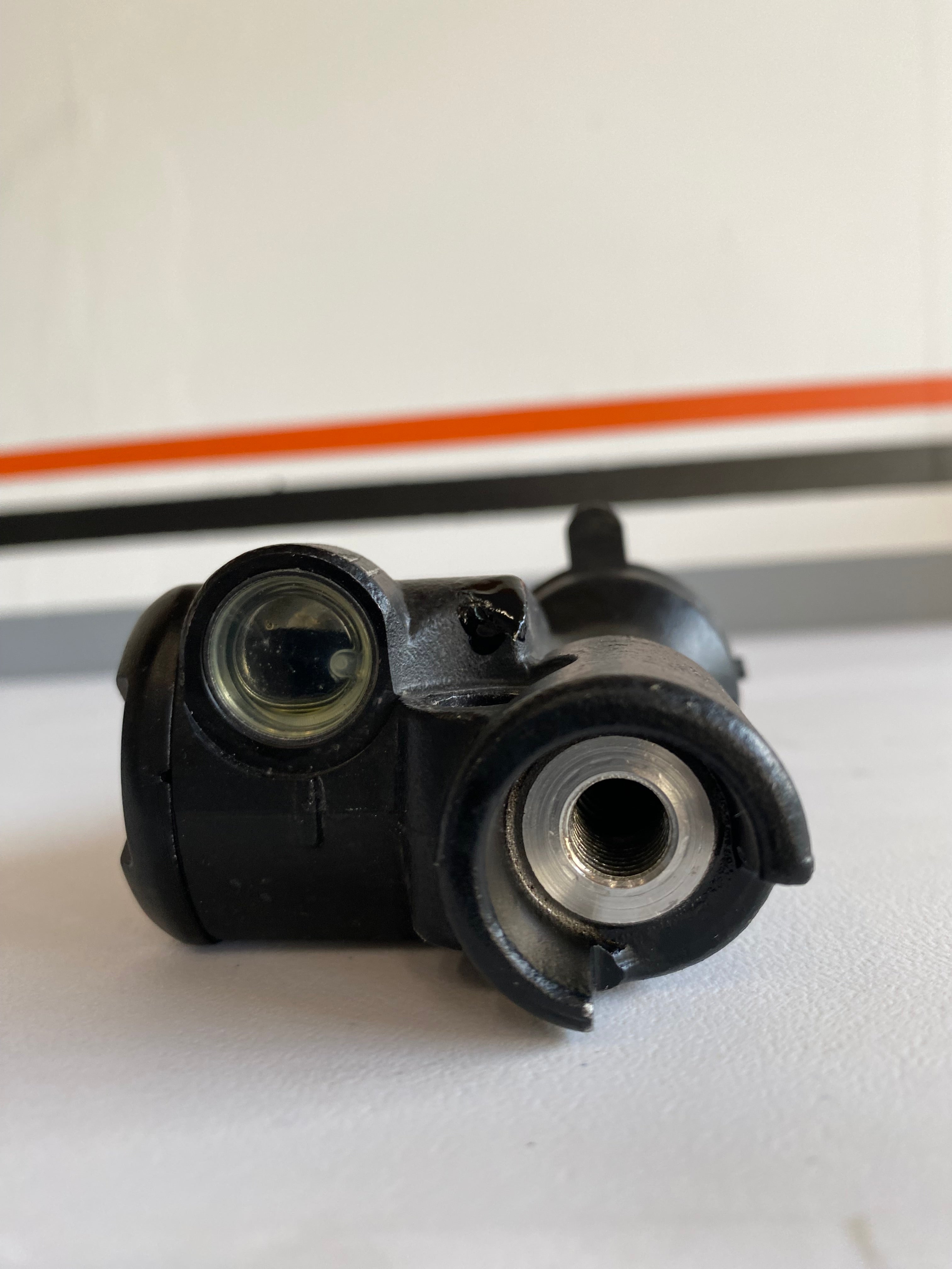 Harley Davidson rear brake master cylinder REF OEM: 41700025