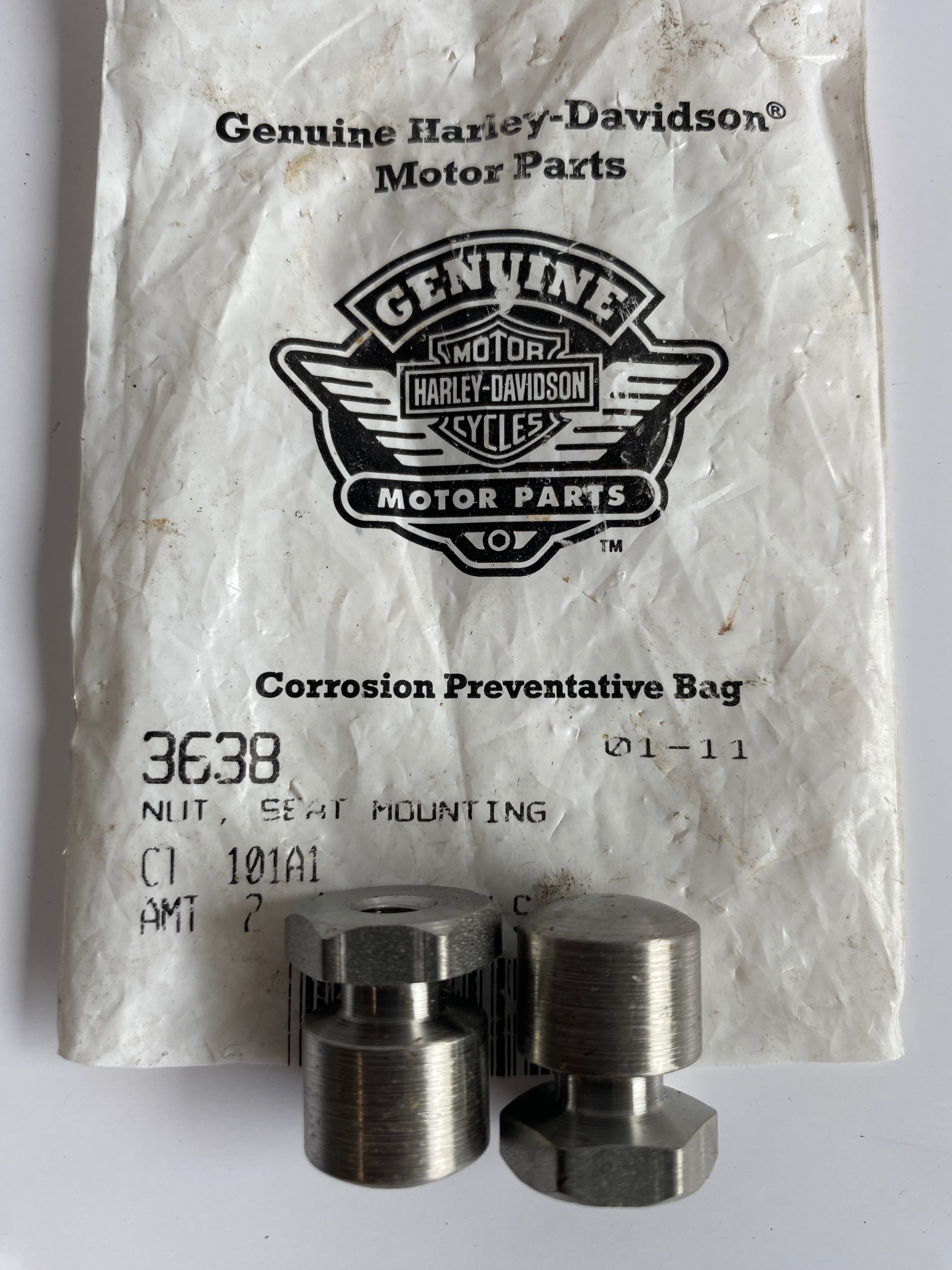 Jeu de 2 écrous fixation de selle Road King Harley Davidson REF OEM 3638