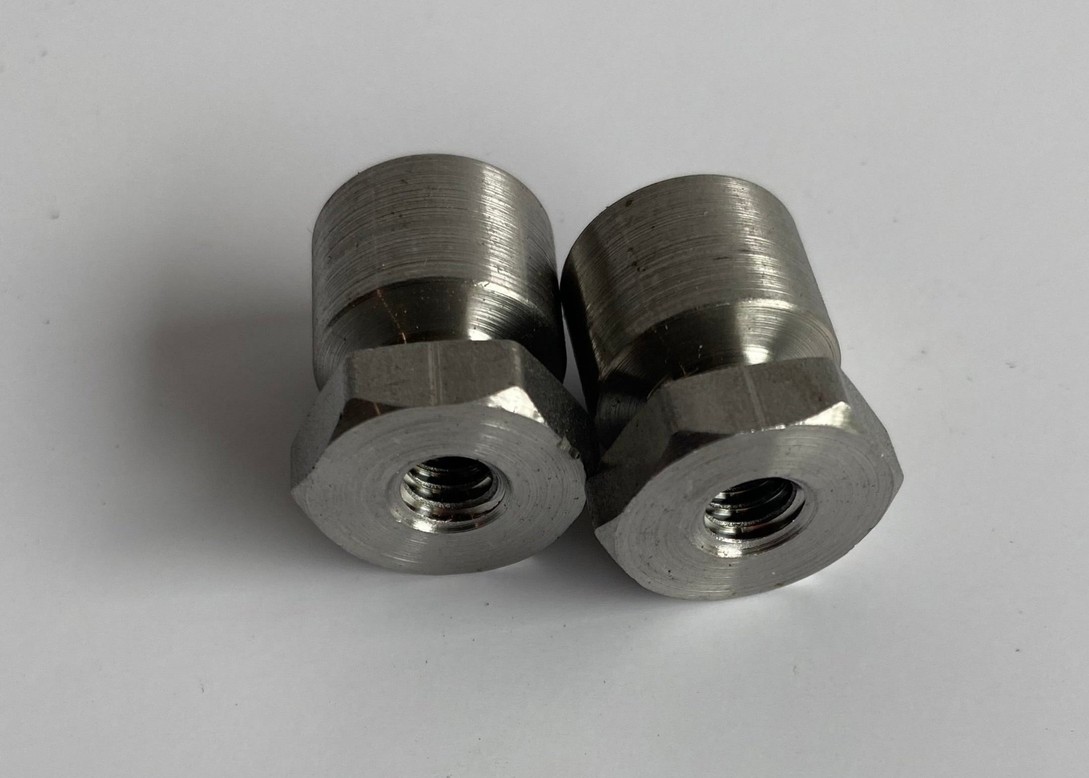 Jeu de 2 écrous fixation de selle Road King Harley Davidson REF OEM 3638
