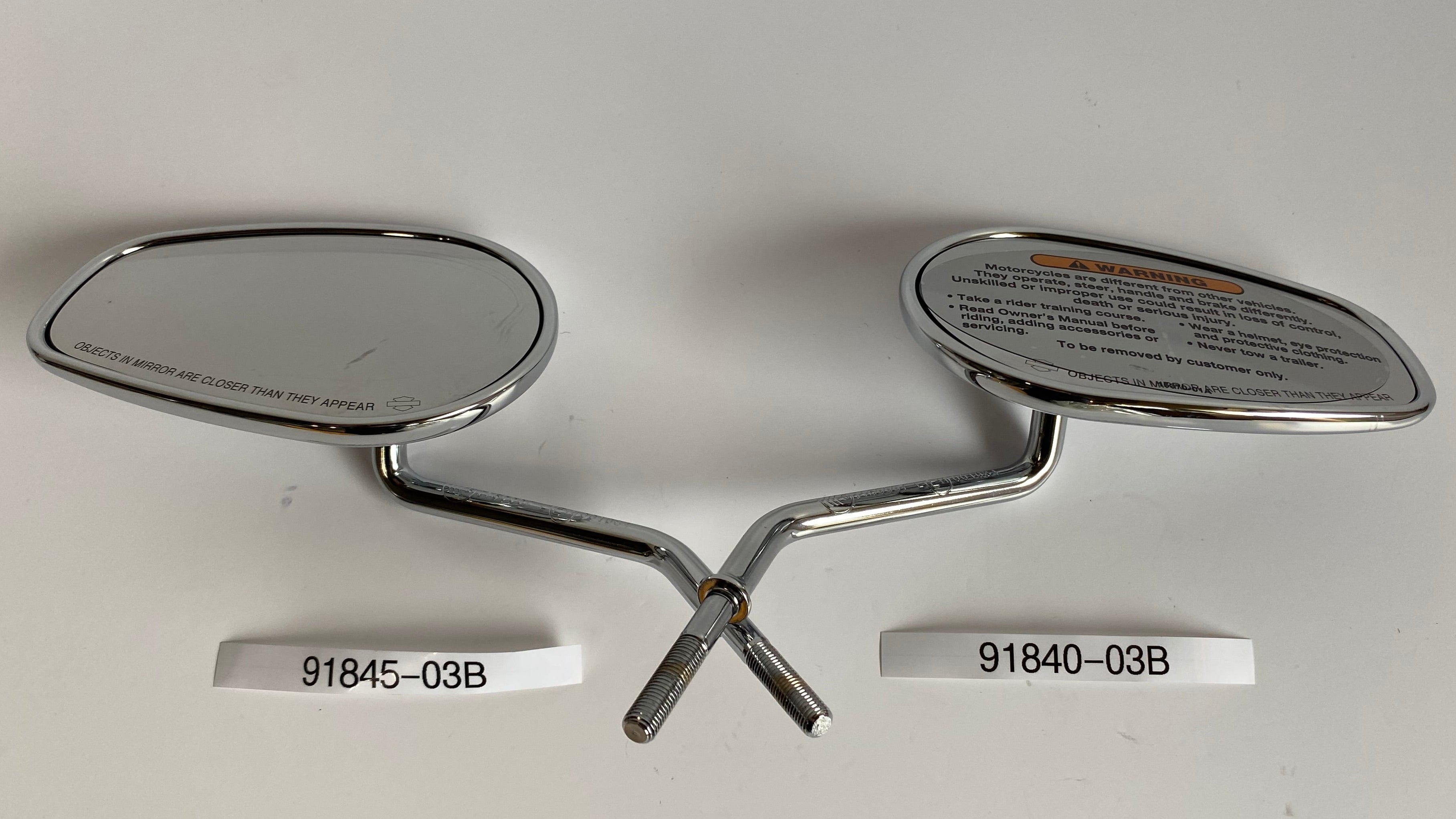 Jeu de rétroviseurs chromés courts Harley Davidson REF OEM 91845-03B / 91840-03B