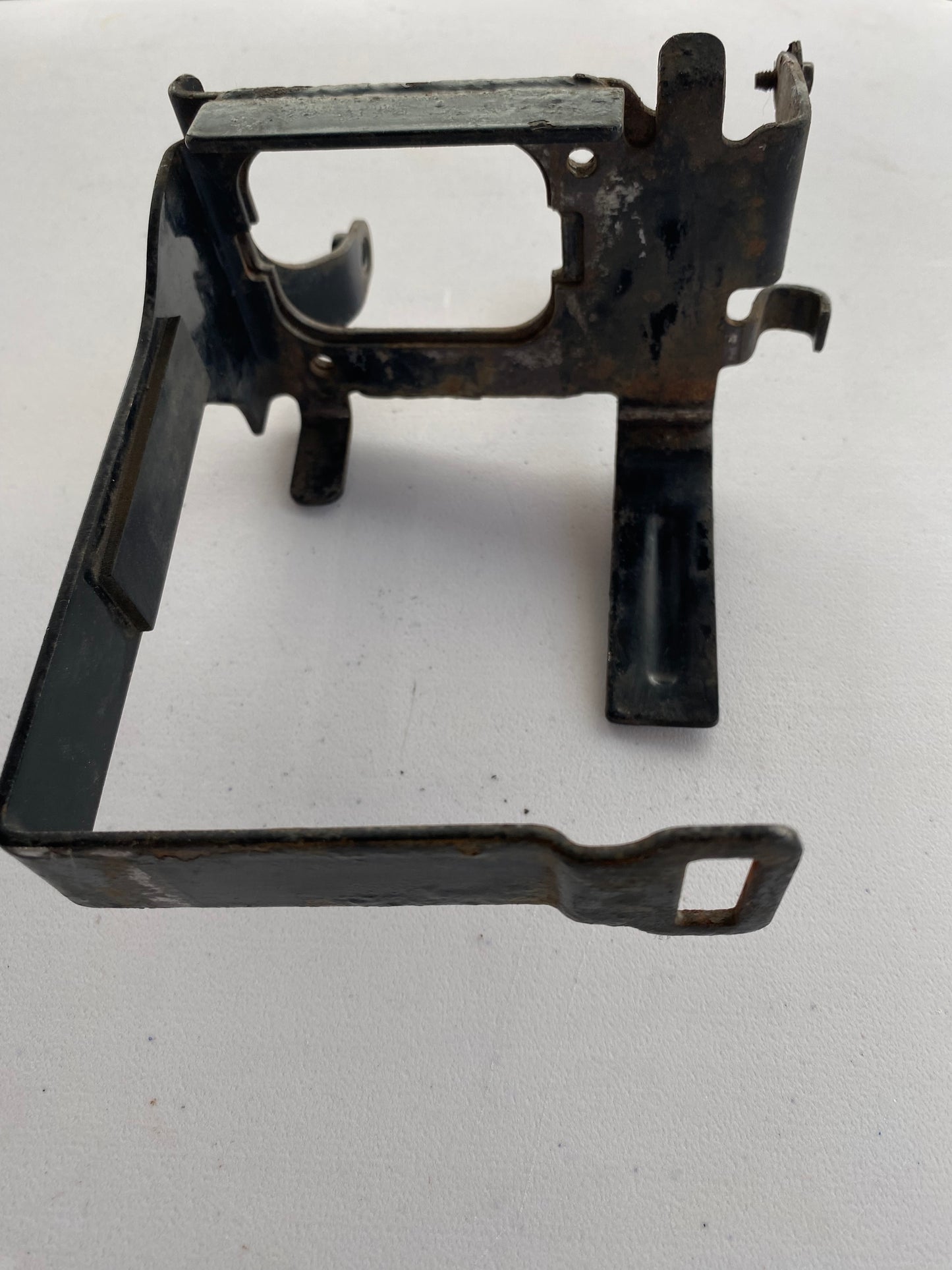 Bac à batterie d'origine Harley Davidson REF OEM : 66194-04D
