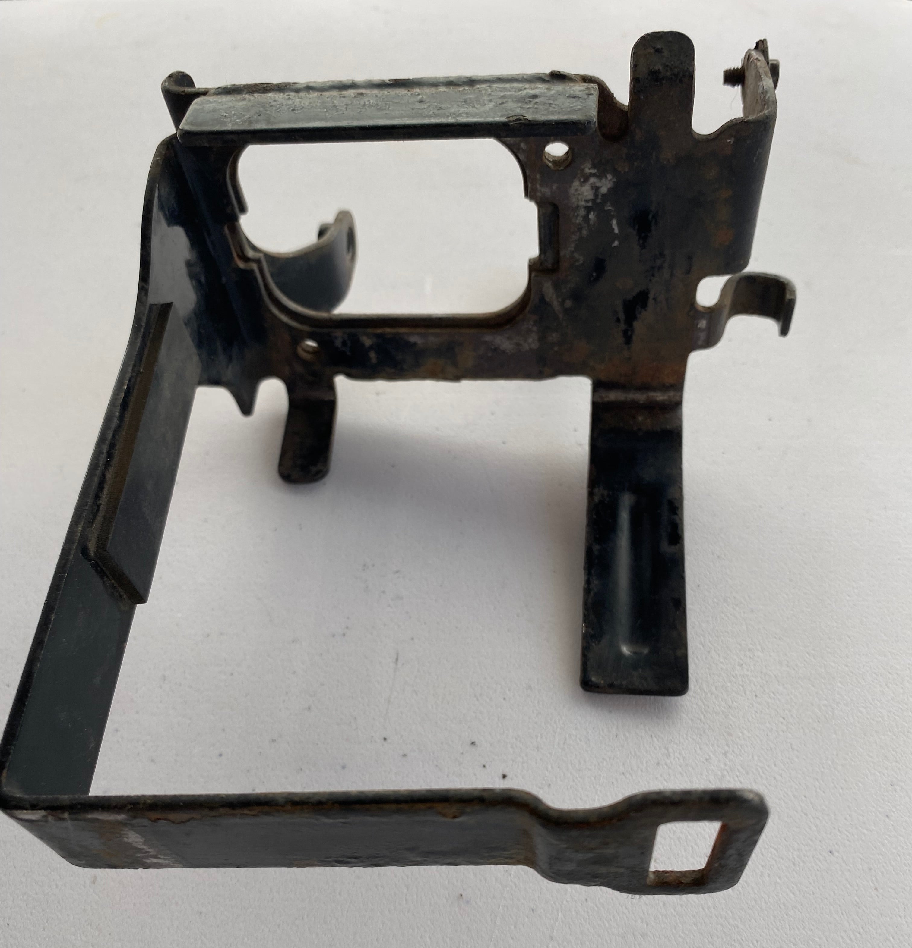 Bac à batterie d'origine Sportster Harley Davidson REF OEM : 66194-04D