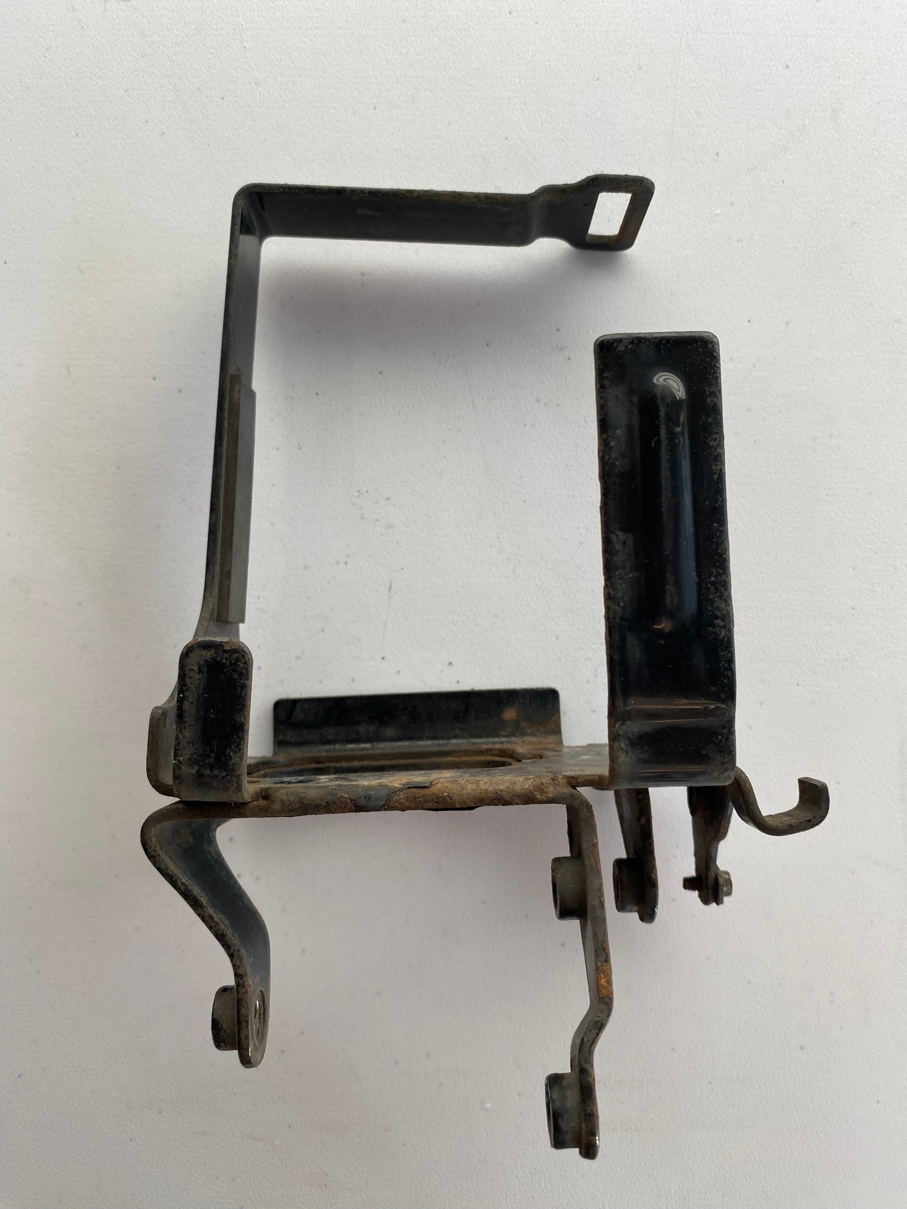 Bac à batterie d'origine Sportster Harley Davidson REF OEM : 66194-04D
